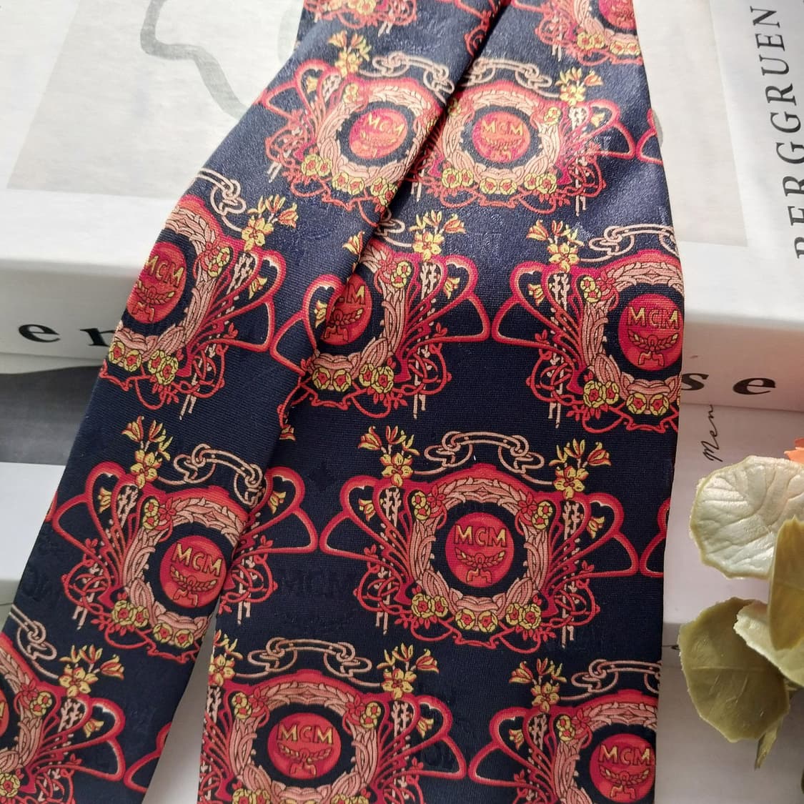MCM 실크 블랙 레드&옐로 패턴 넥타이 9.5cm A+등급 K1435
 상품이미지3