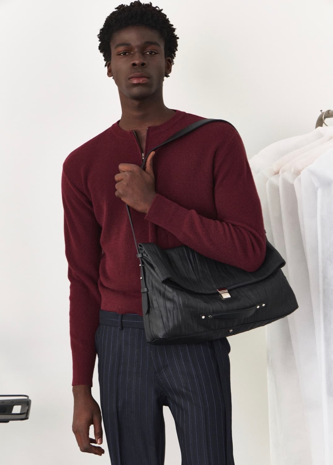 웨이비니스 레더 숄더 크로스백 블랙 상품이미지3