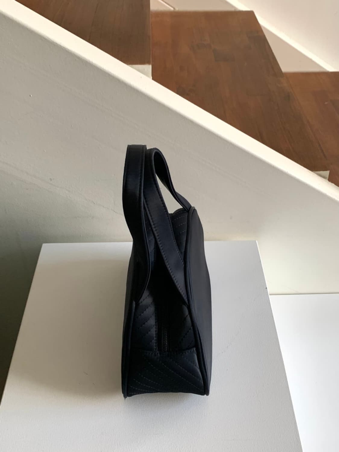 입생로랑 나일론 하프문 미니백 상품이미지5