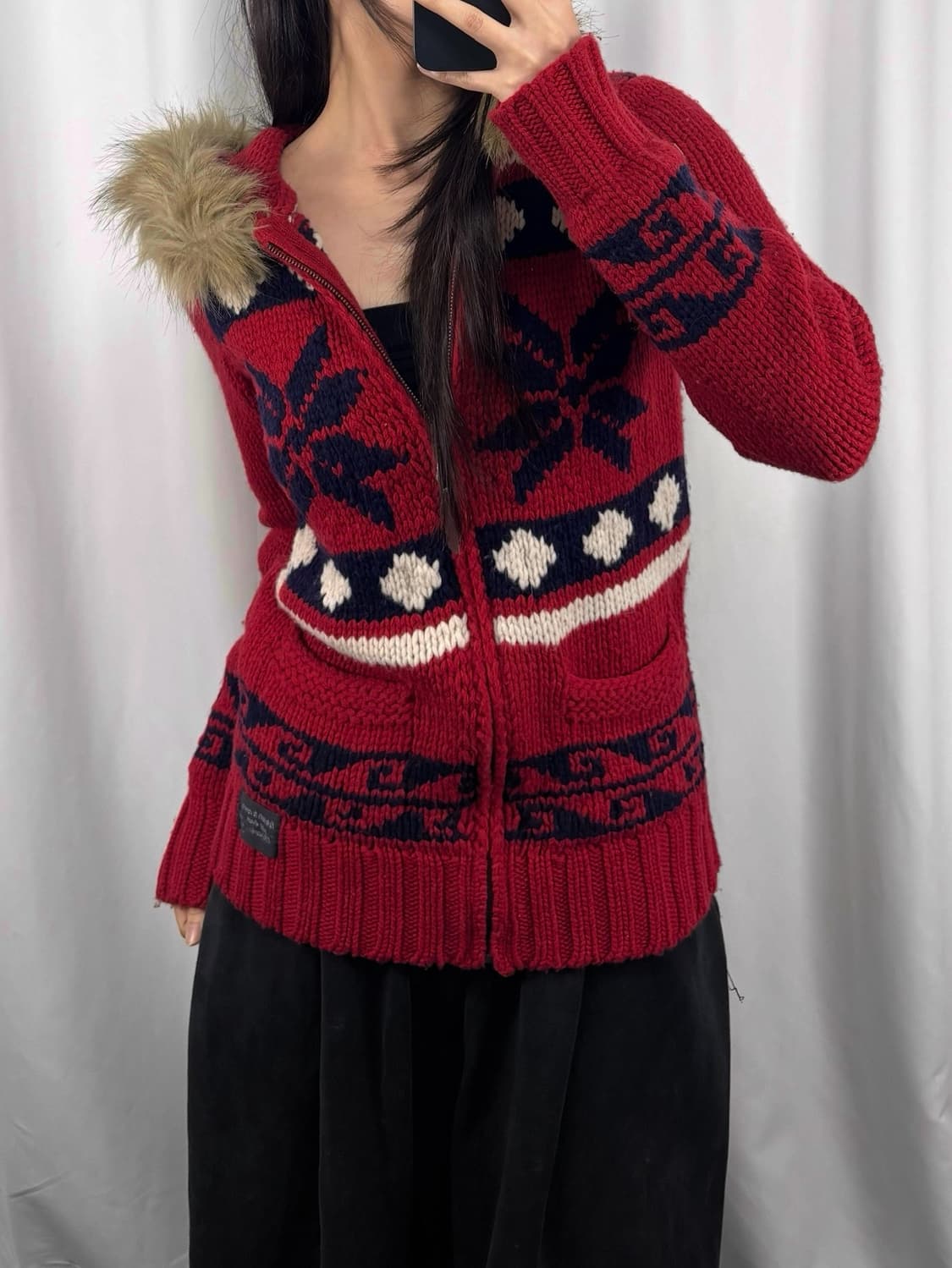 TBJ 레드 노르딕 퍼 후드 니트 집업 상품이미지3