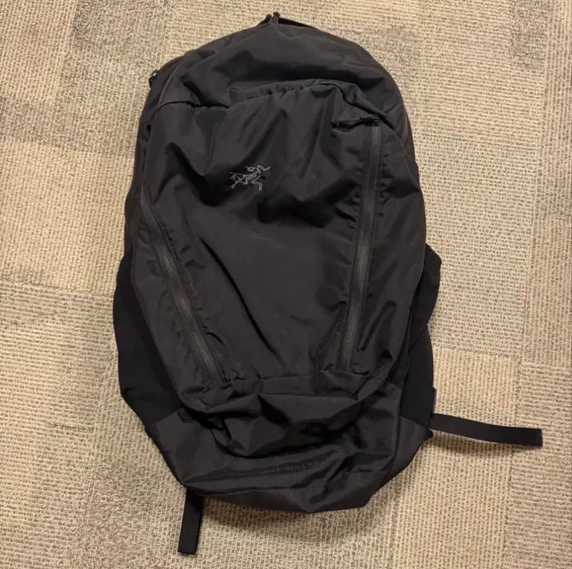 아크테릭스 맨티스 32 백팩 블랙  마지막 잉크 살짝 오염있어서 저렴하게 상품이미지1