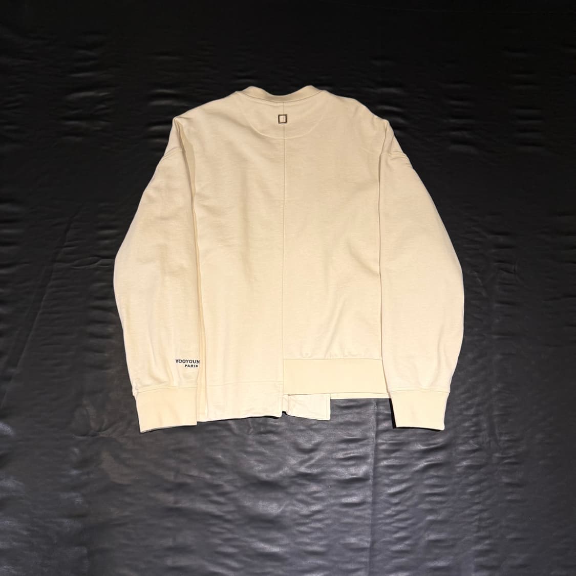 우영미 사선절개 맨투맨 크림 상품이미지2