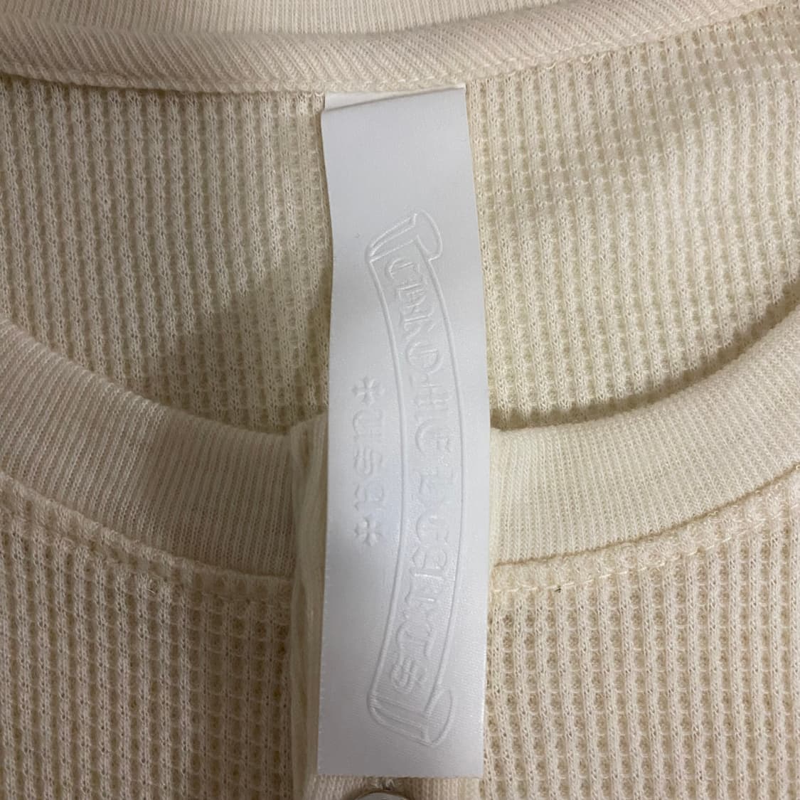 [M] 크롬하츠 크로스볼 와플 헨리넥 반팔 티셔츠 아이보리 네츄럴 상품이미지3