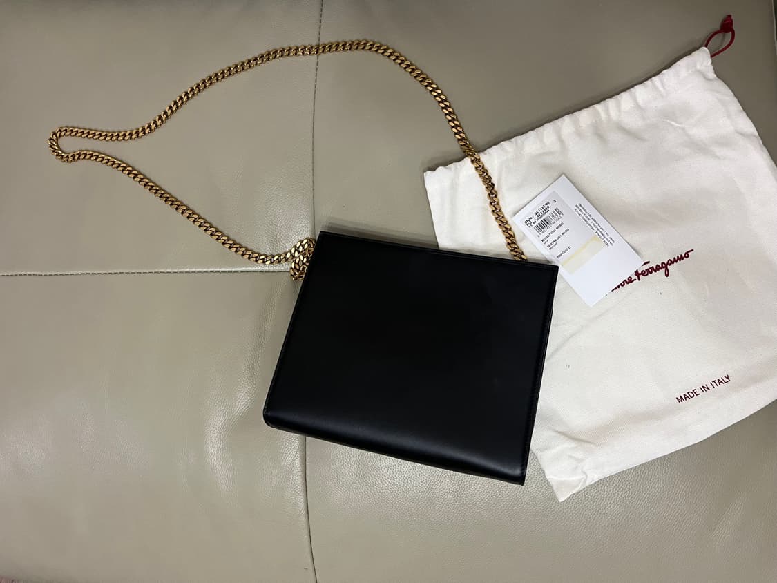 페라가모 간치니 트리폴리오 크로스백 상품이미지4