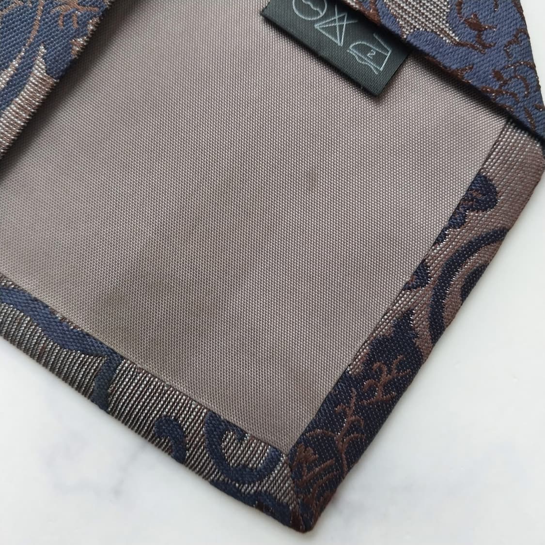 더반 실크 네이비 플라워 자카드 넥타이 9.4cm A+등급 K2311
 상품이미지10