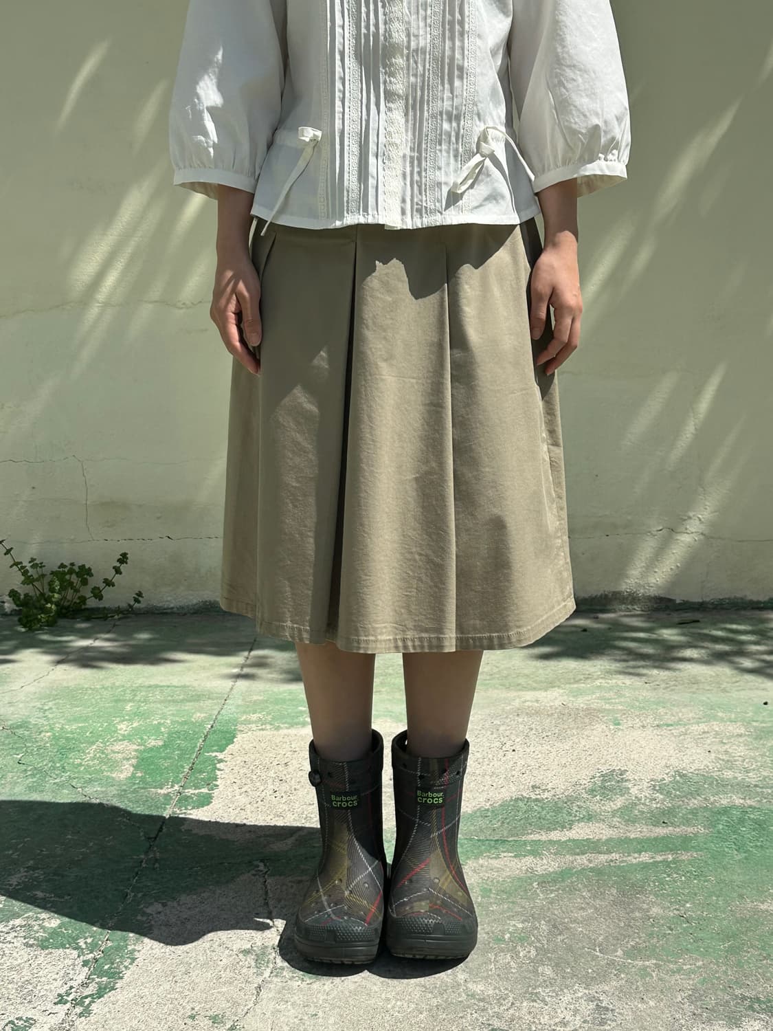 베이지 주름 미디스커트 상품이미지1