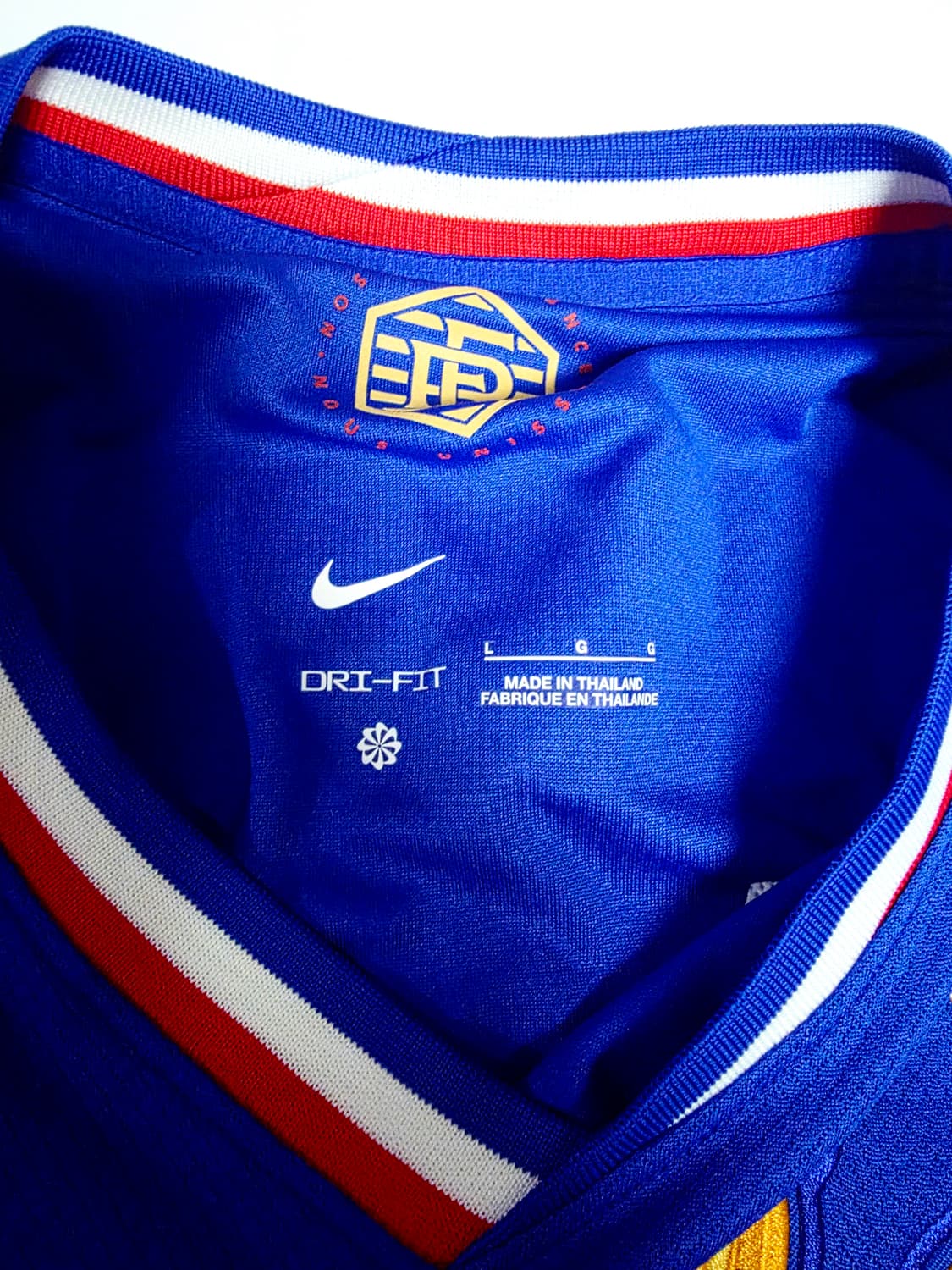 택24-26 나이키프랑스 국대 음바페 10번 마킹 유니폼 L 하자있음 상품이미지8