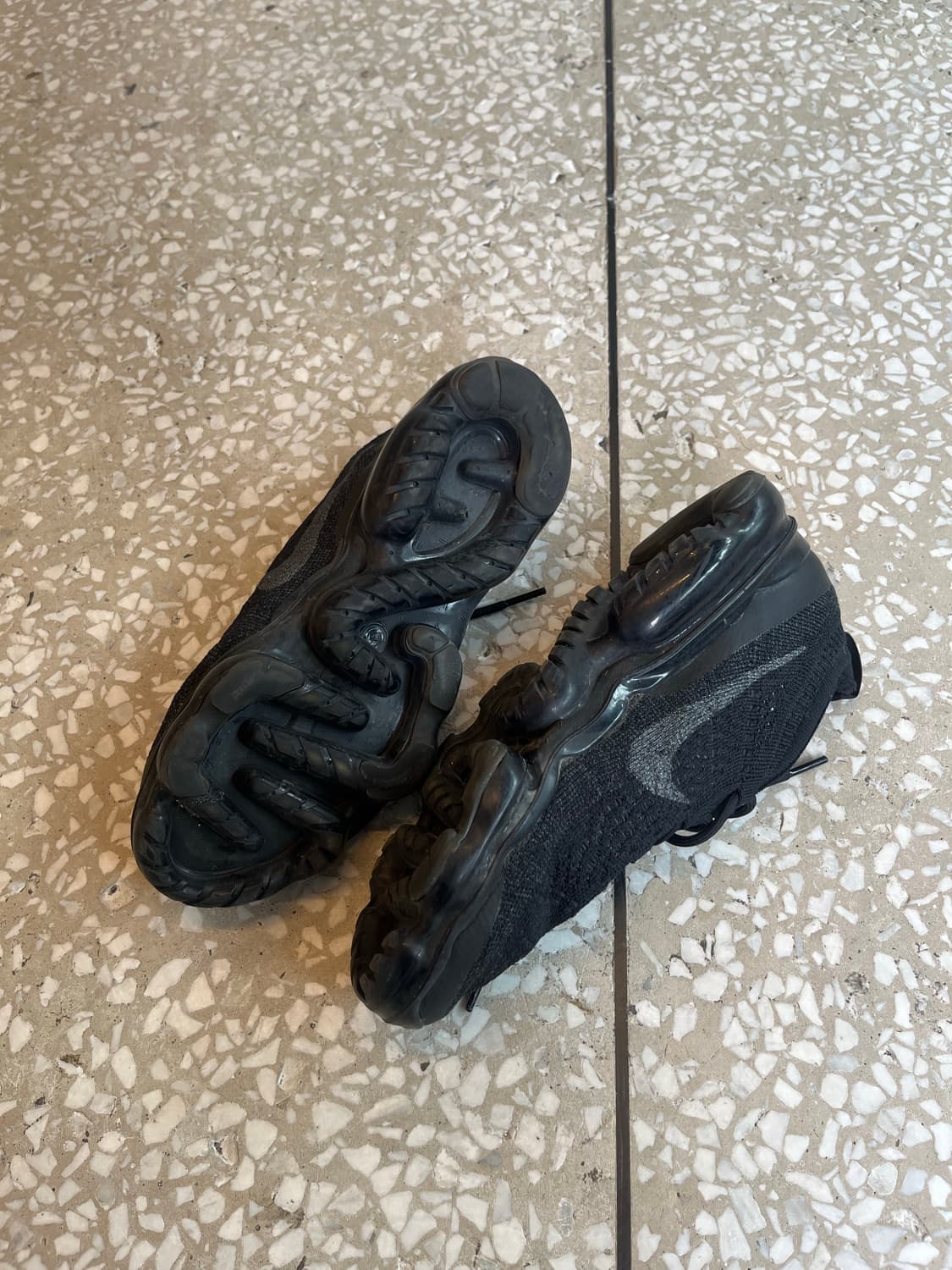 NIKE Black Flyknit Sneakers 상품이미지4