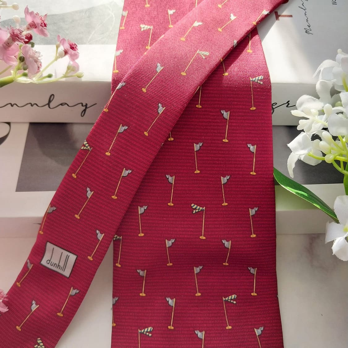 던힐 실크 레드와인 골프깃발 패턴 넥타이 9.6cm A+등급 K1811
 상품이미지4