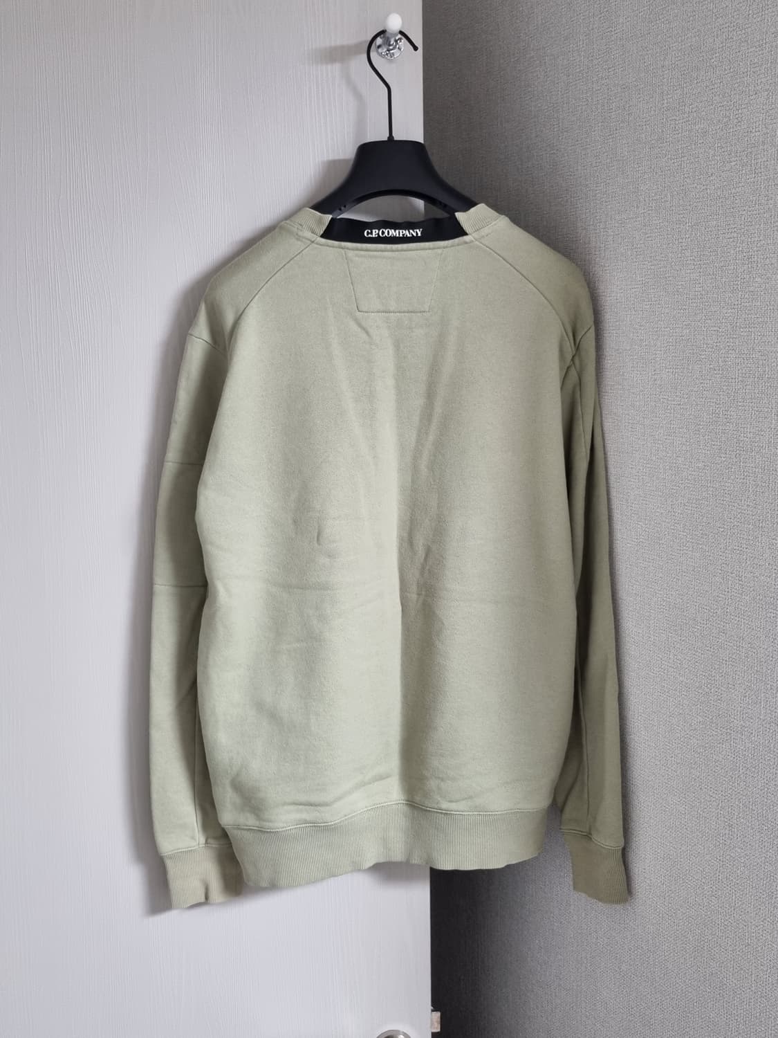 cp컴퍼니 맨투맨 상품이미지2