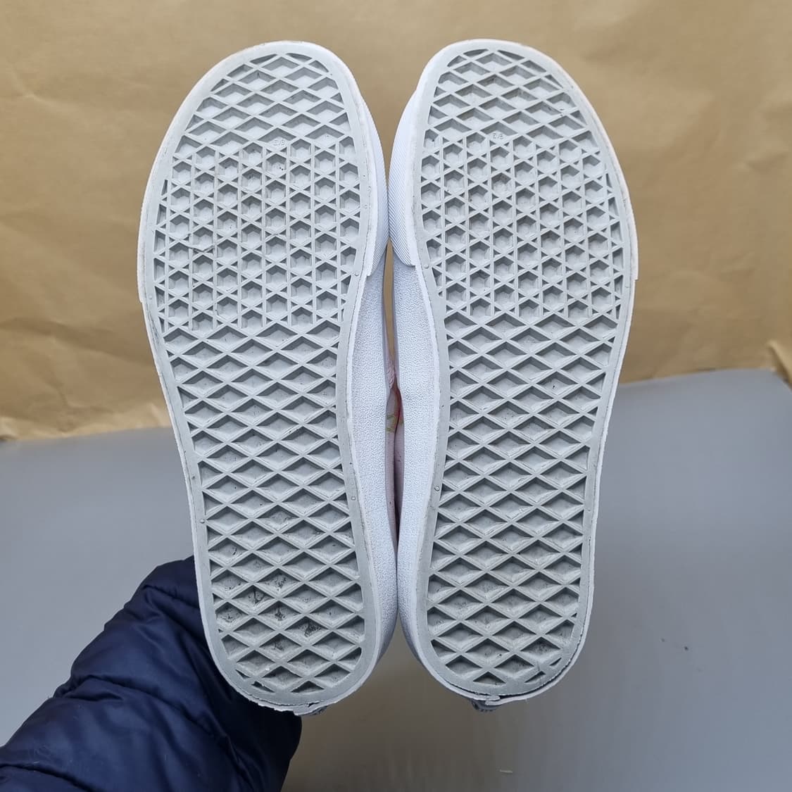 반스  어센틱 플라워 여성스니커즈235  상품이미지3