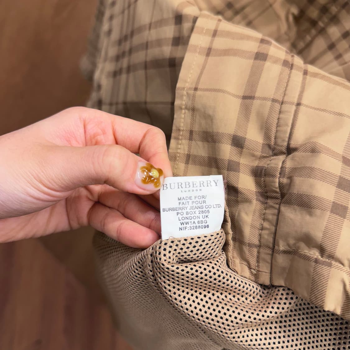 버버리 런던 하이넥 후드 라이트 점퍼 체크 패턴 메쉬 안감 디테일 베이지 상품이미지7