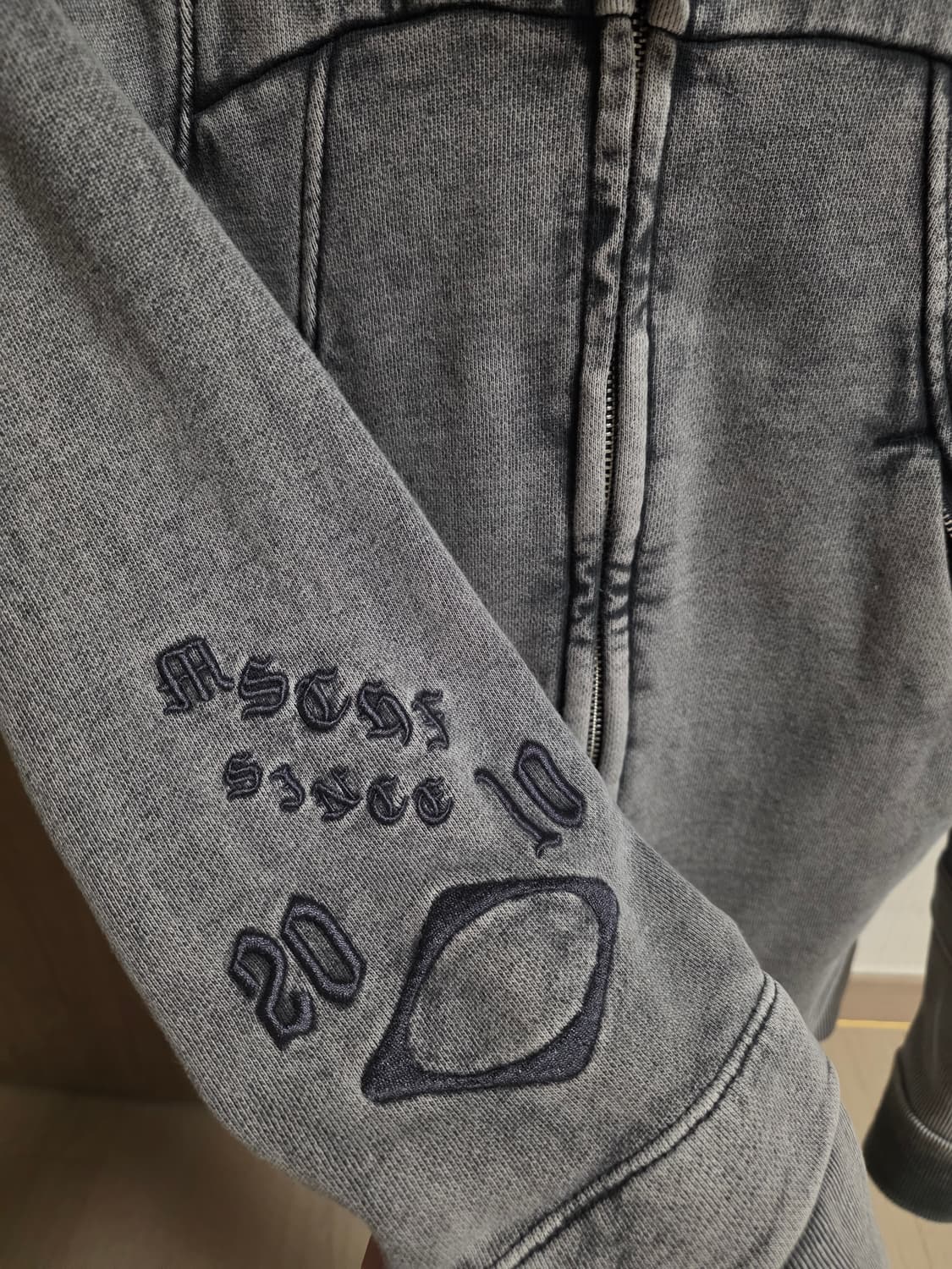 (W) 미스치프 컷 오프 후드 워시드 차콜 - M size 상품이미지6
