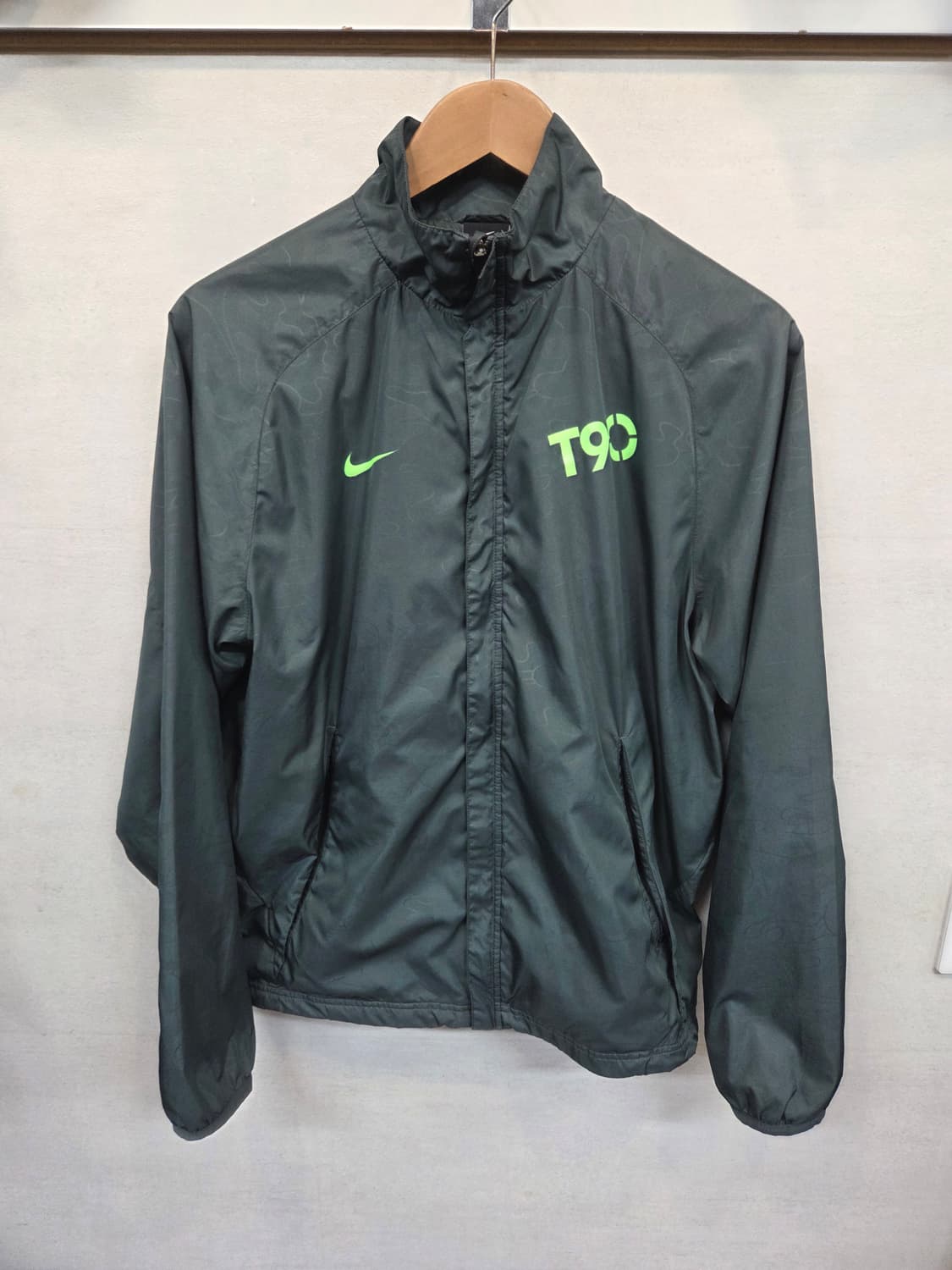 나이키 올드스쿨 t90 카모패턴 카키 바람막이 집업자켓 m 상품이미지1