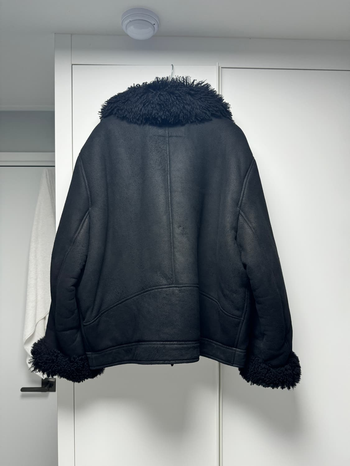 [52] 아크네 스튜디오 가죽 시어링 스웨이드 무스탕 자켓 블랙 상품이미지3