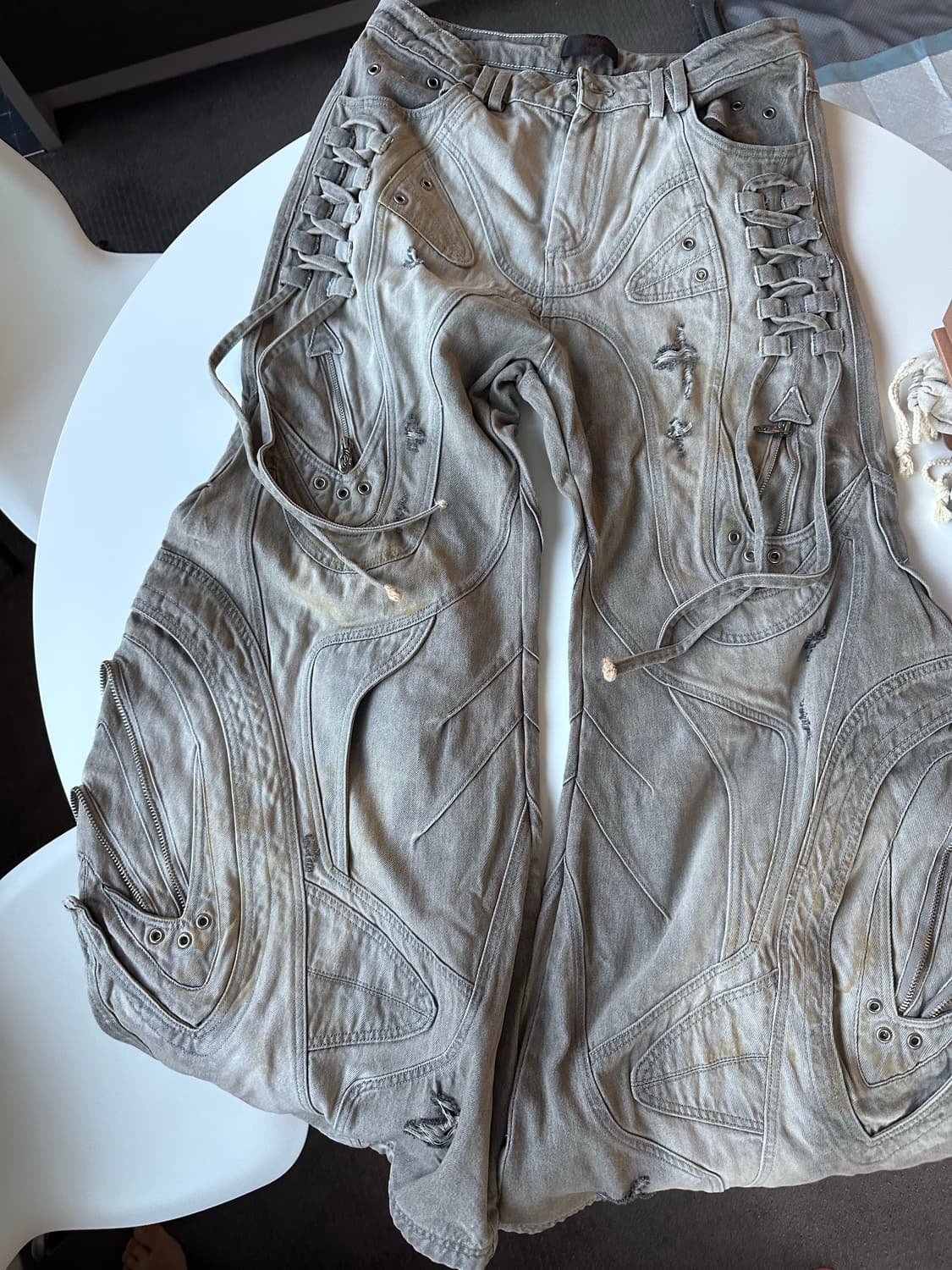 퍼슨소울 디컨스트럭티드 플레어 데님 팬츠 상품이미지4