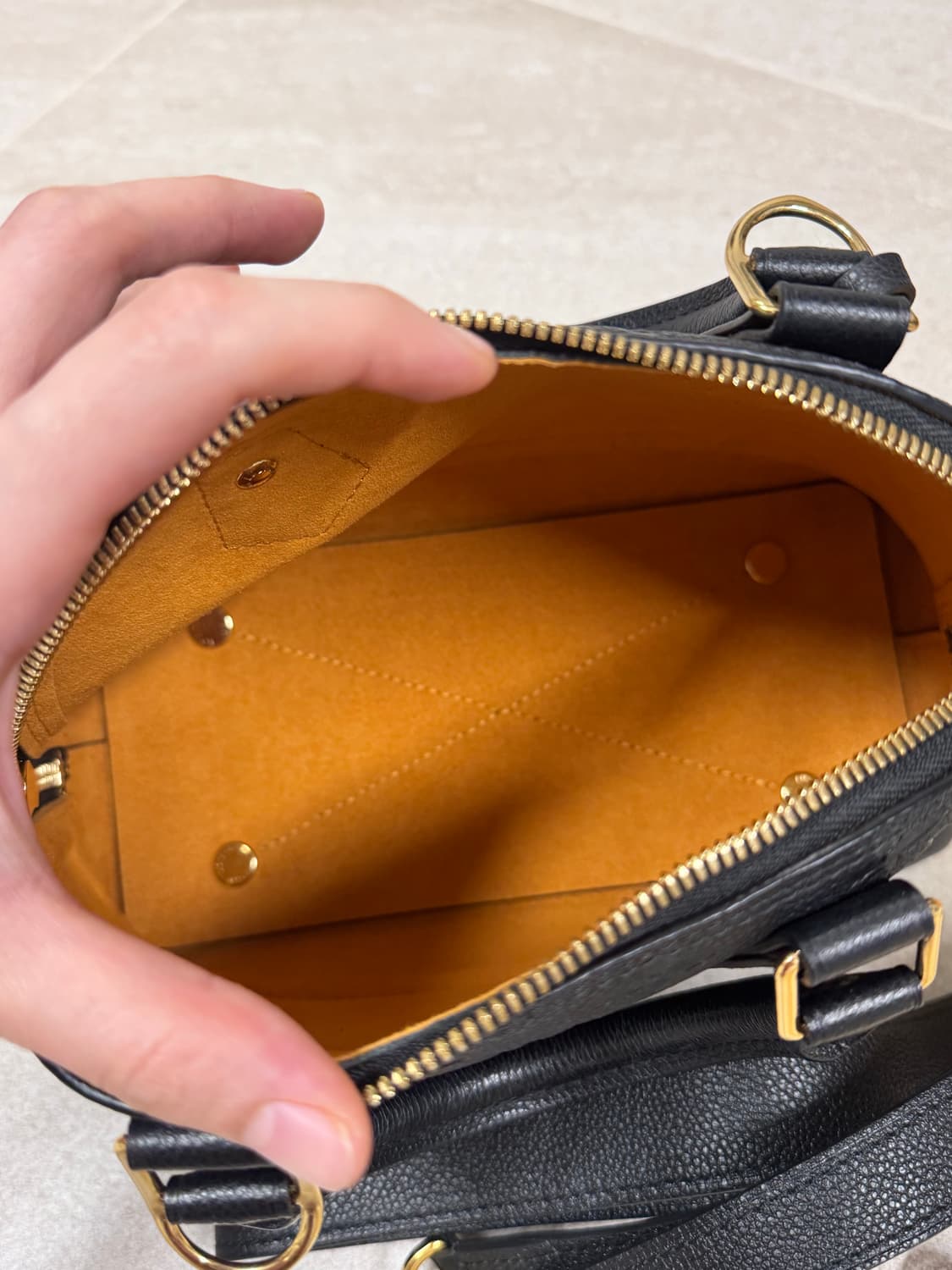 루이비통 알마bb 앙프렝뜨 블랙 상품이미지5