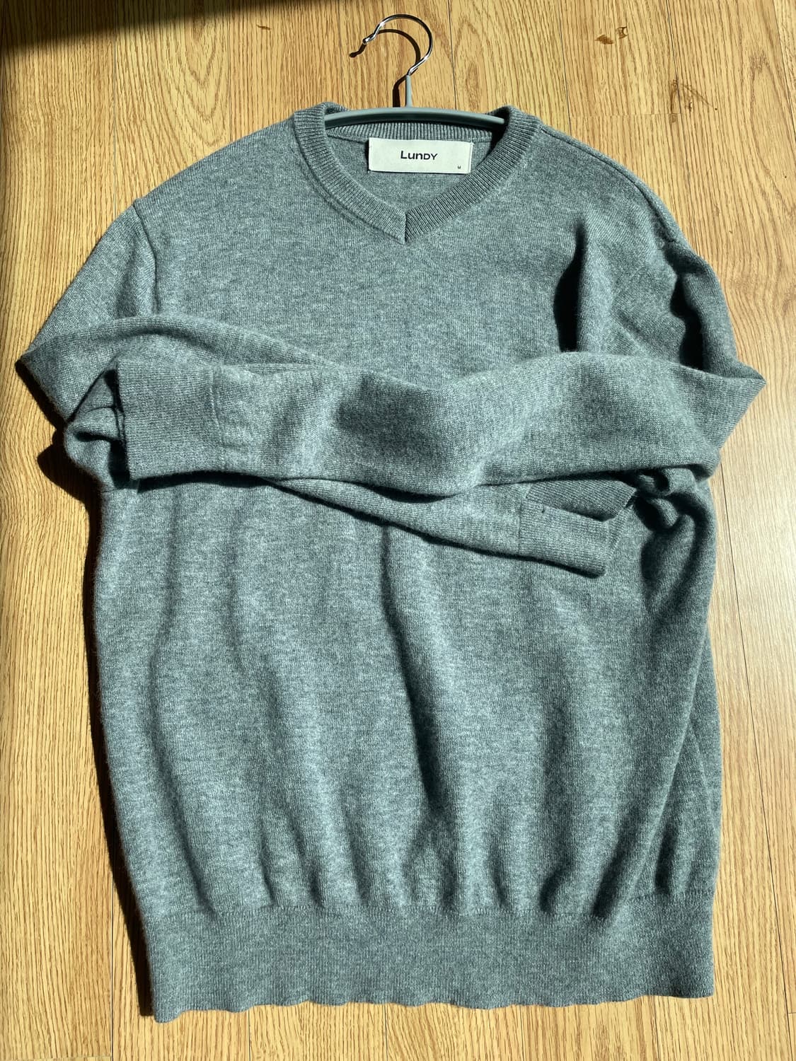 런디 lundy 브이넥 니트 m 상품이미지1
