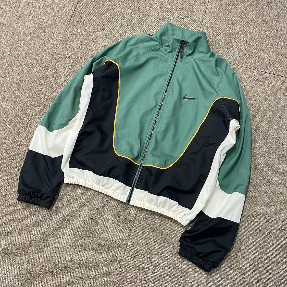 나이키 스로우백 바람막이 자켓 상품이미지1