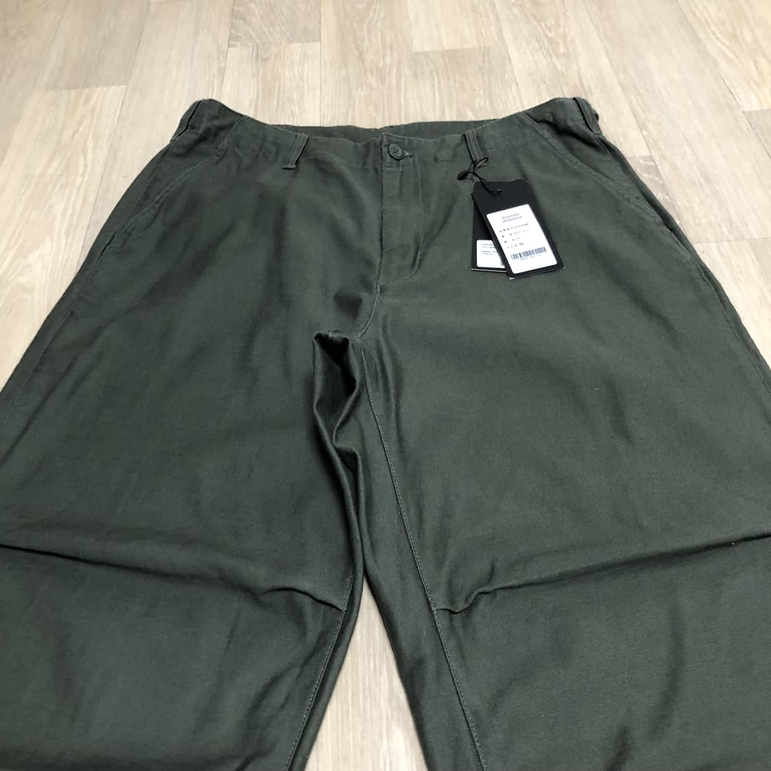 (32) 새상품 무신사 스탠다드 백사틴 파라슈트 팬츠 카키 상품이미지4