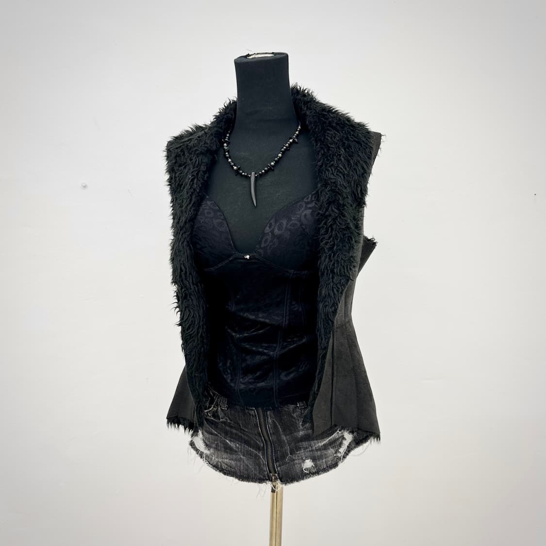 gothic coating fur vest 상품이미지1