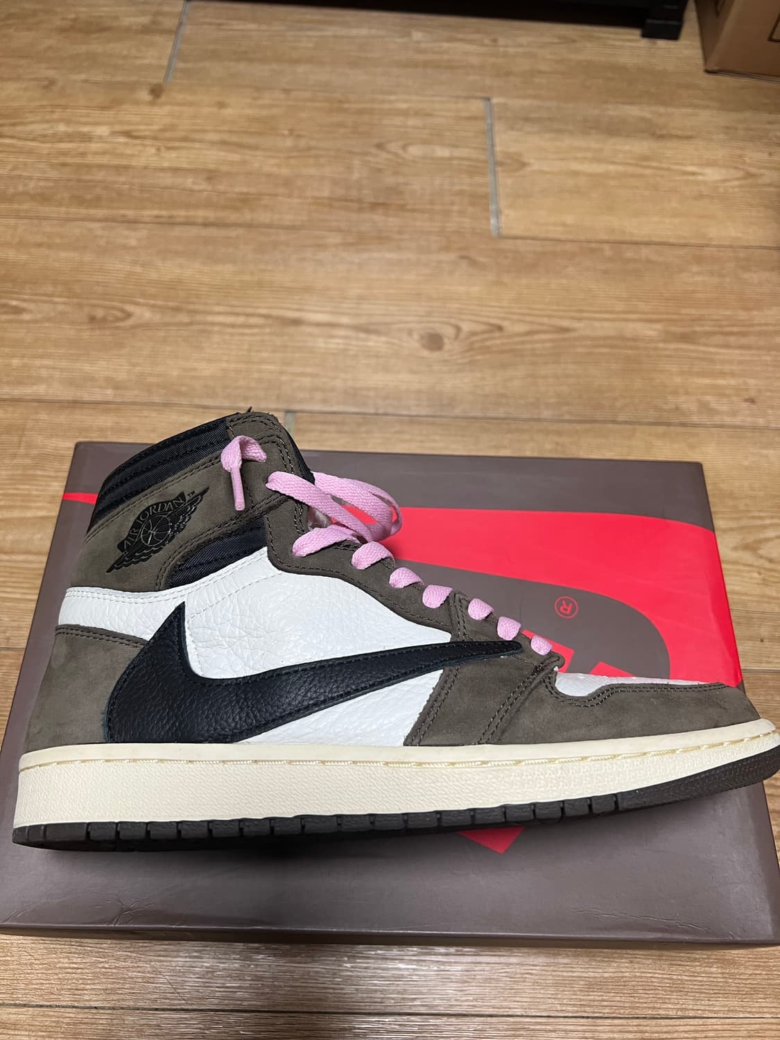 조던1 X 스캇 하이 모카 상품이미지3