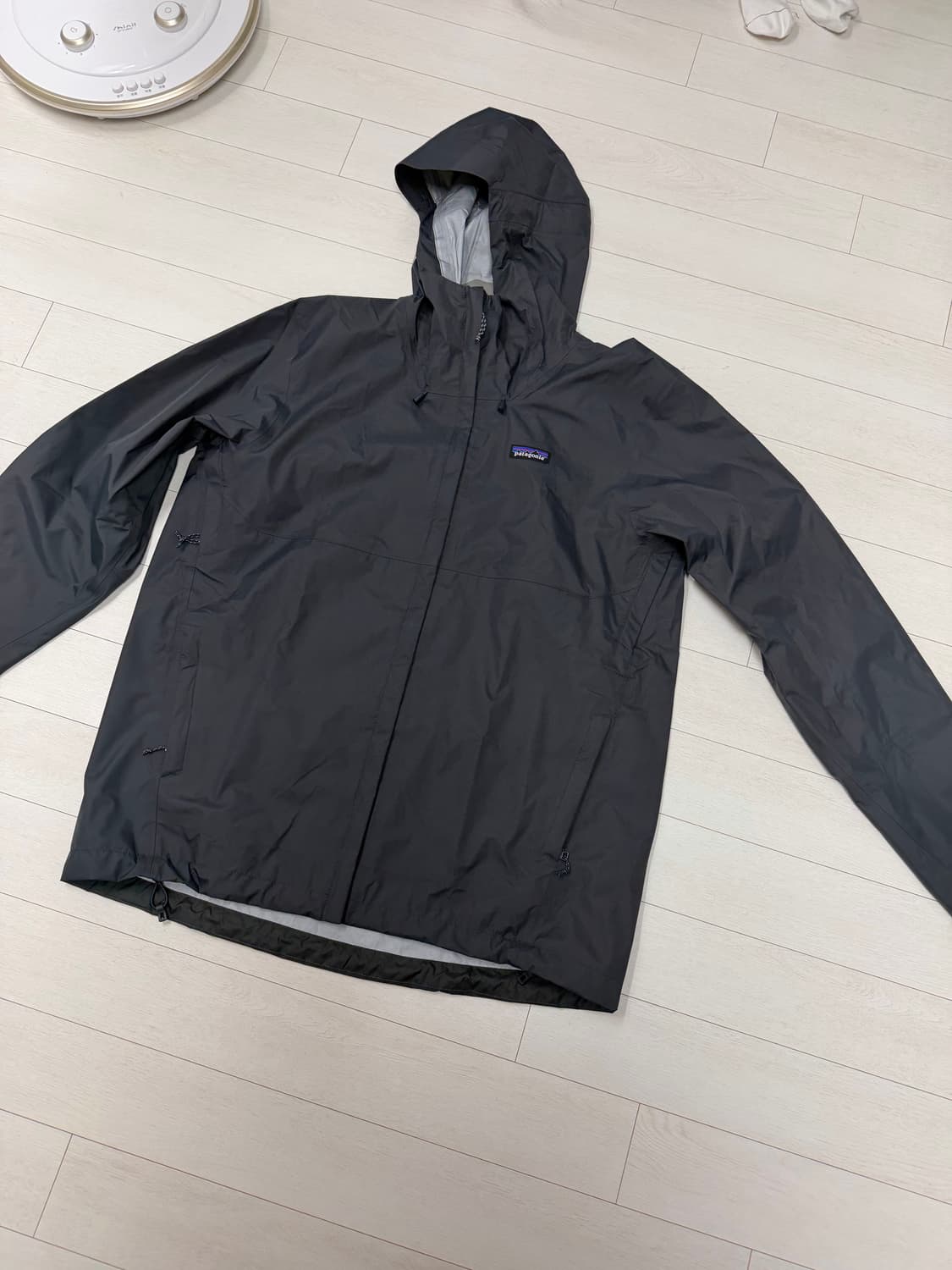 파타고니아 토렌쉘 L 사이즈  상태 9.8/10  최신 큐알 버전 사진찍 상품이미지1