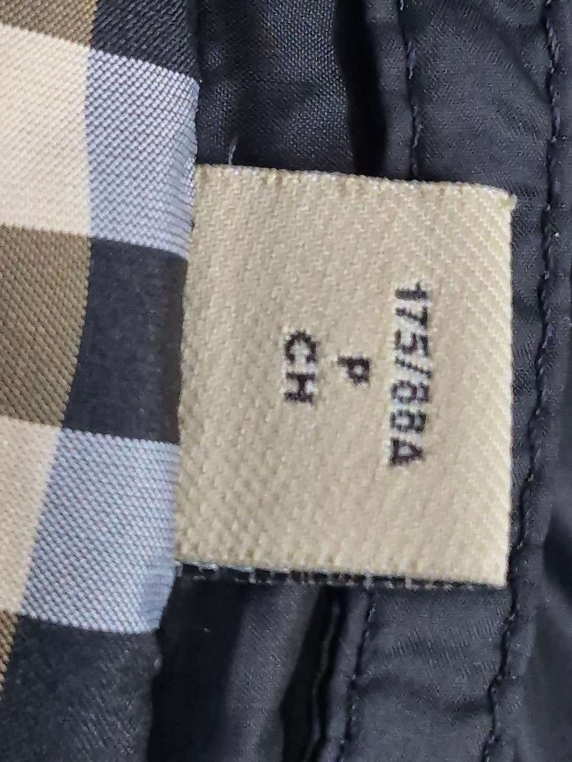 버버리 라임하우스 다운 파카 8003537_A1189_BL ACK(S) 상품이미지10