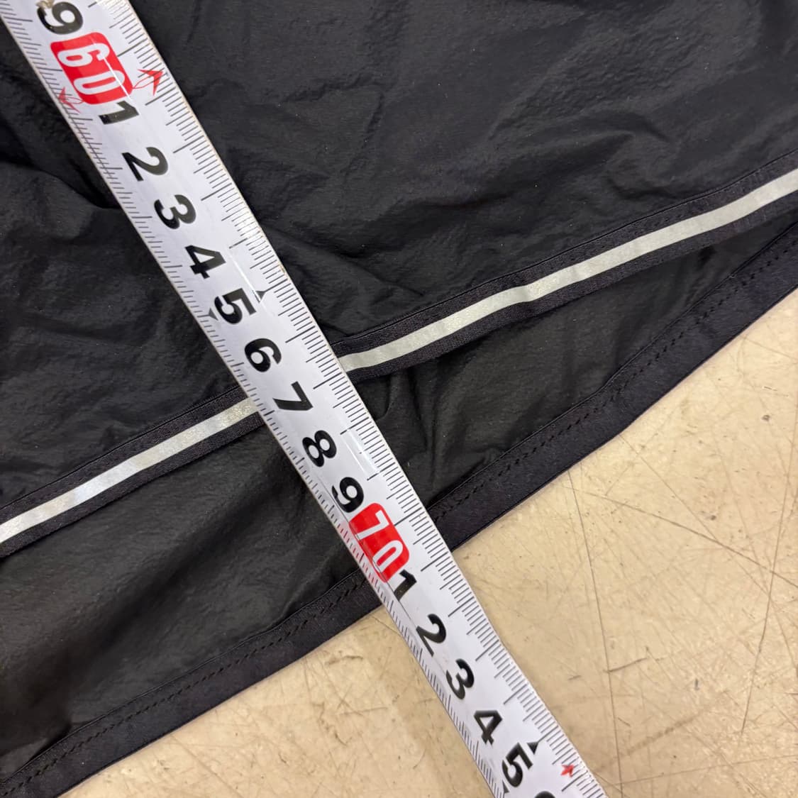 언더아머 스몰로고 블랙 바람막이 상품이미지4