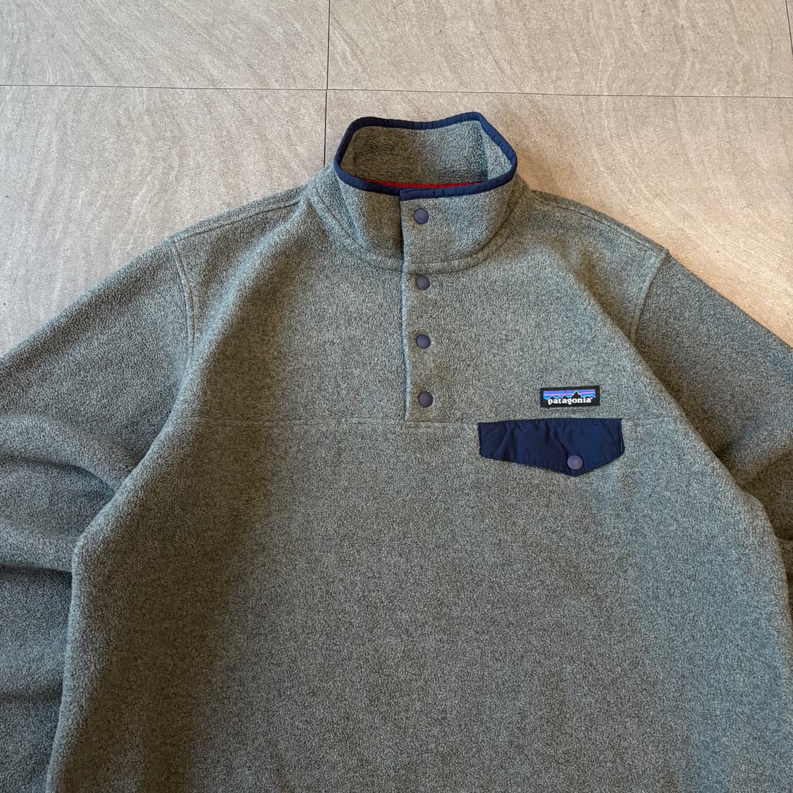 파타고니아 정품 신칠라 그레이 니켈 스냅티  상품이미지3