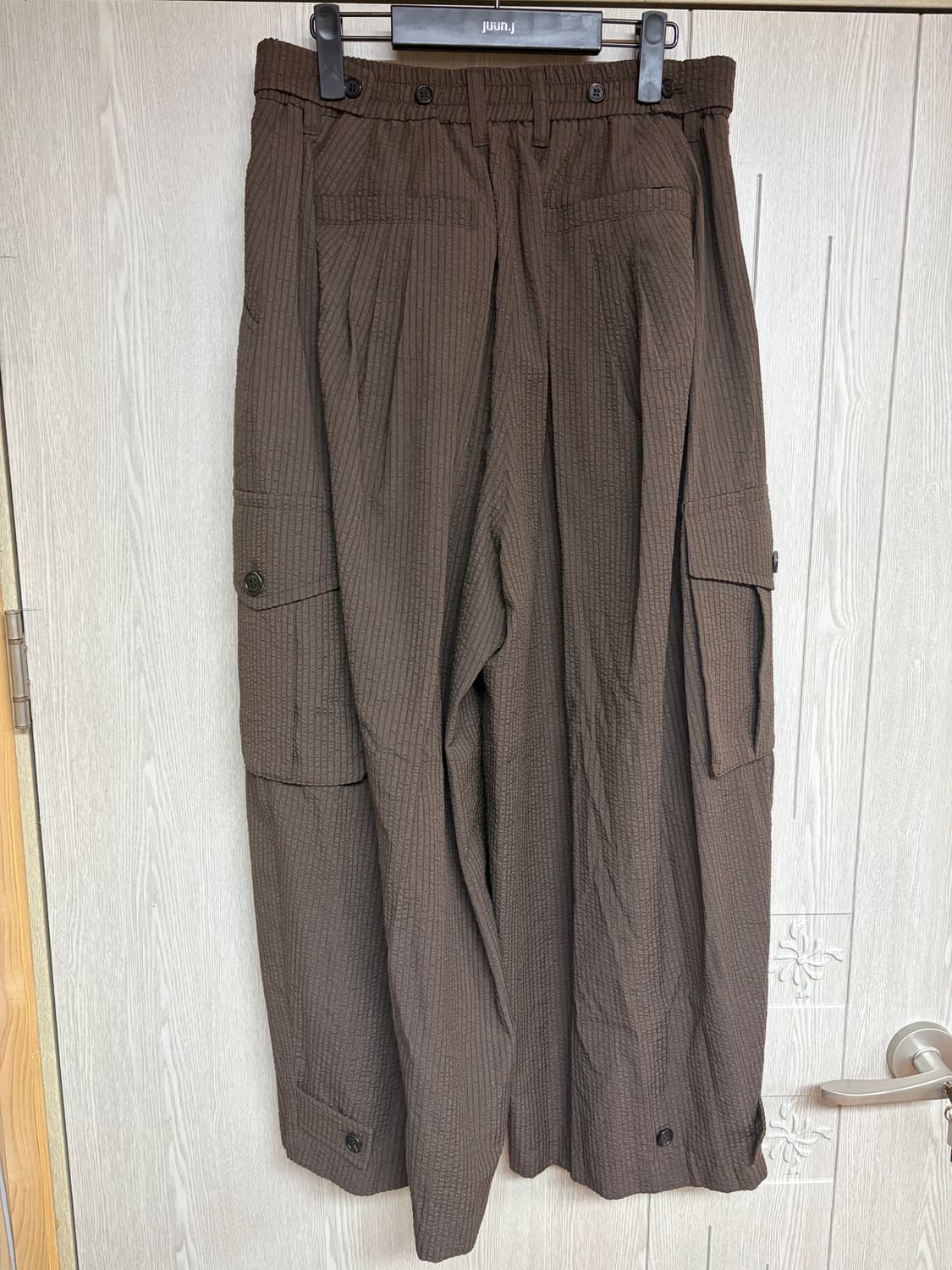 82) 송지오옴므 멀티 플리츠 크롭 와이드 카고 팬츠 SH3PT366BR 상품이미지2