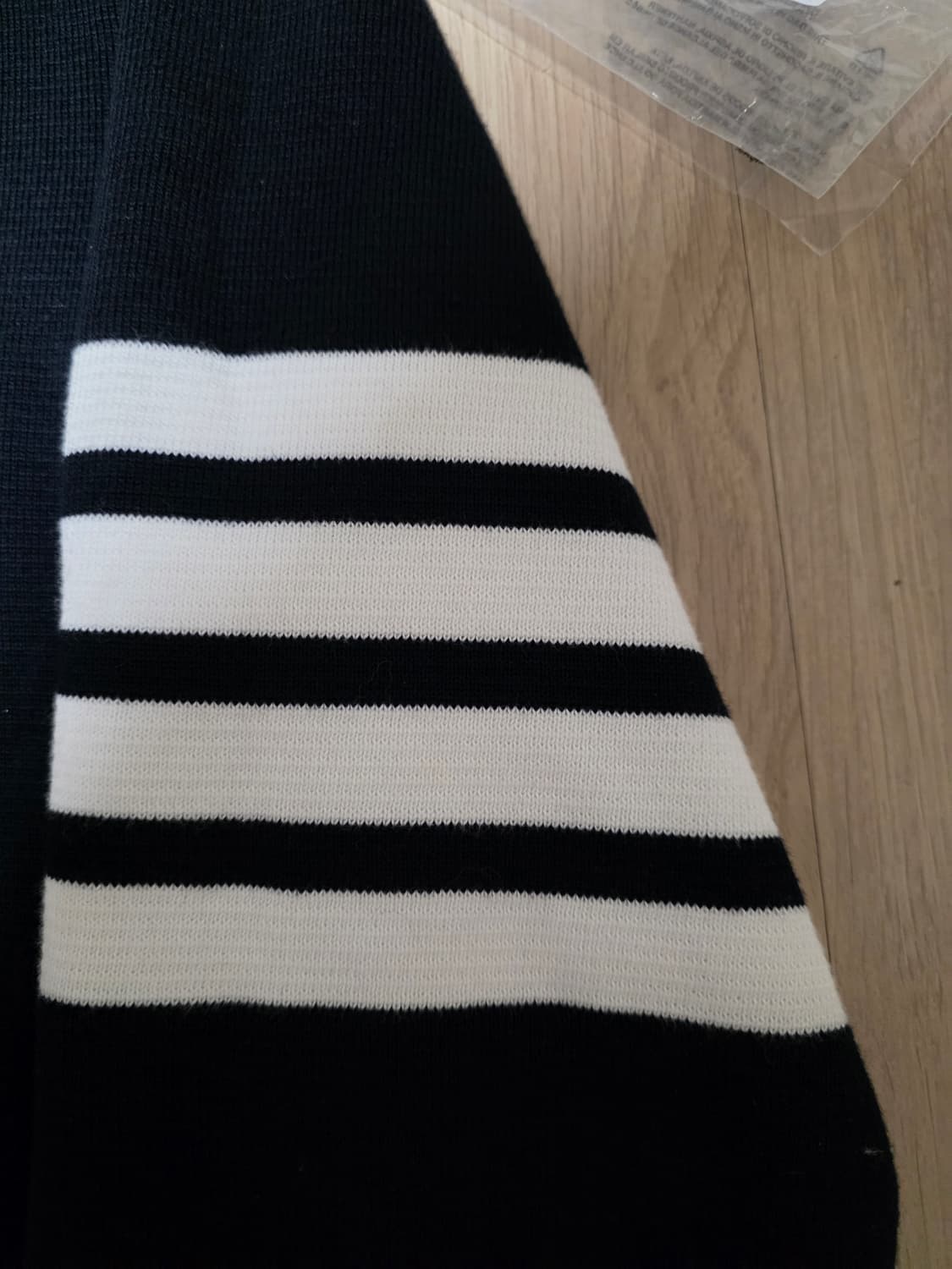 [3,새상품급]25ss 톰브라운 밀라노스티치 금장가디건 상품이미지2