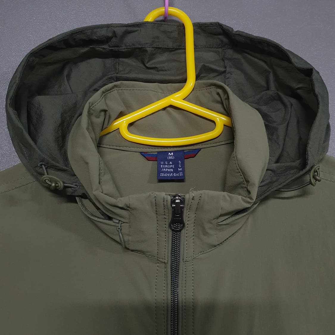 95 (M) 몽벨 신형 방풍 경량 후드 바람막이 미라지 자켓 카키 상품이미지5
