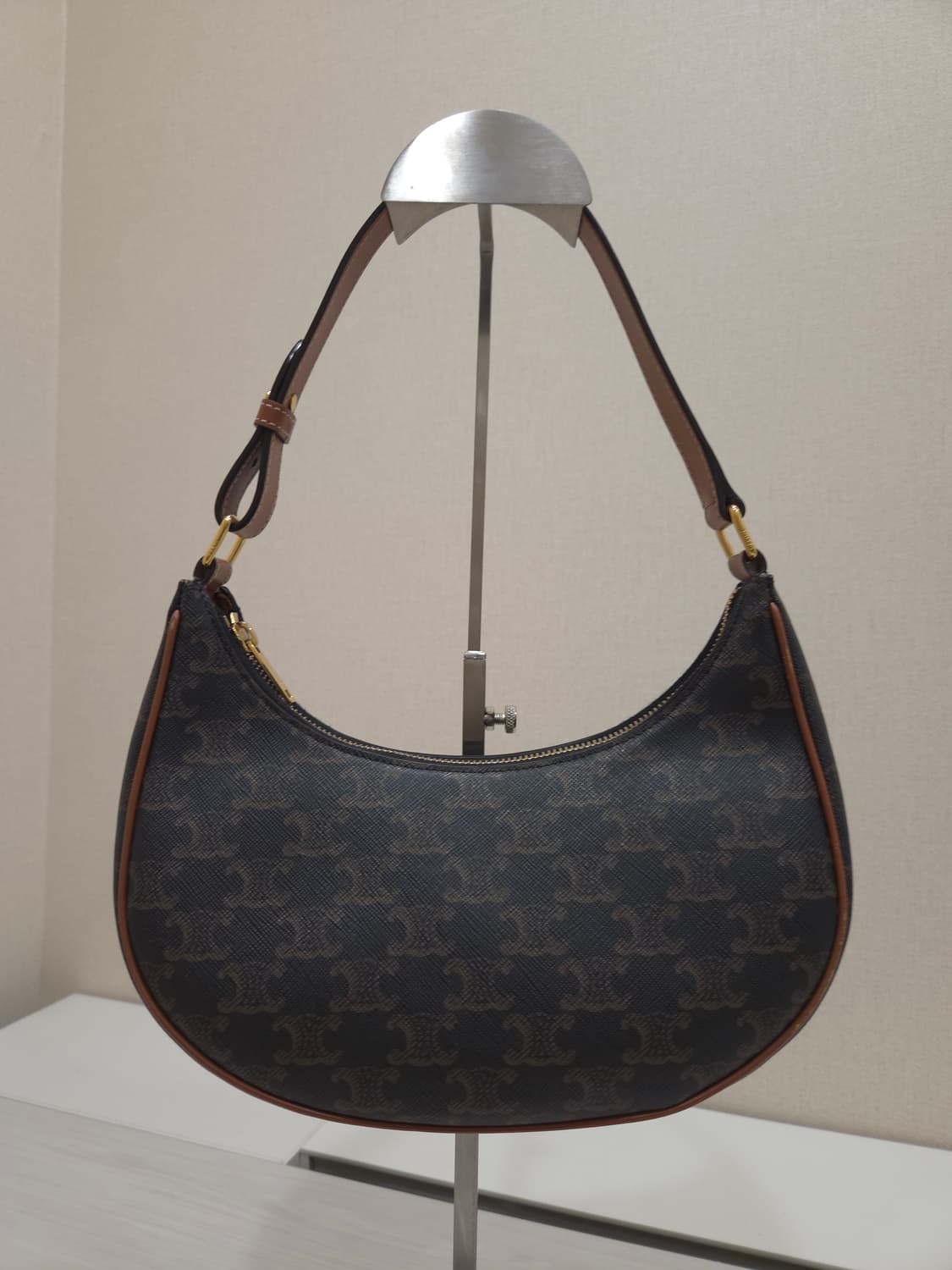 셀린느 아바백 미디움 상품이미지2