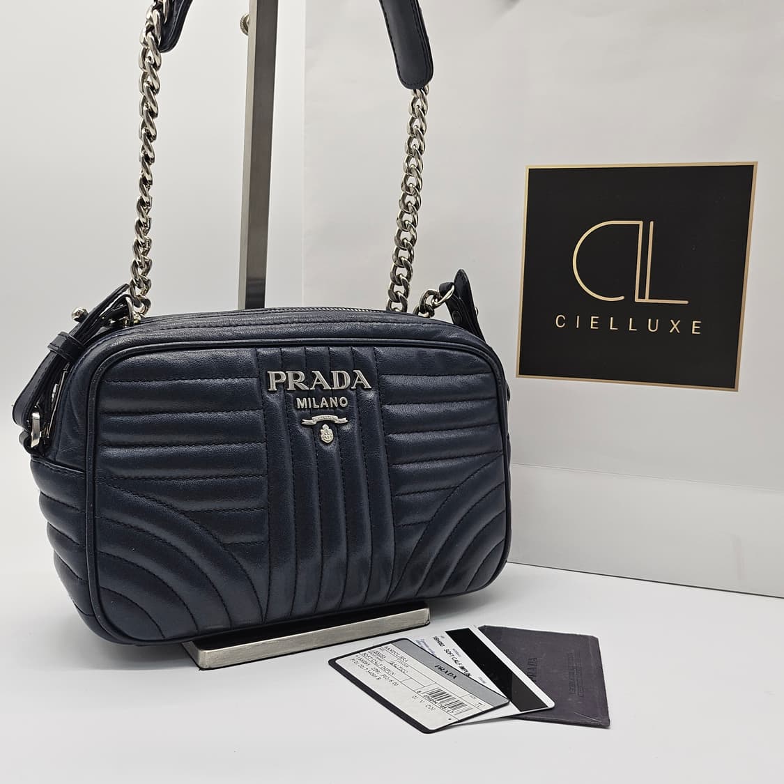 정품 프라다 다이아그램 체인 크로스백 상품이미지1