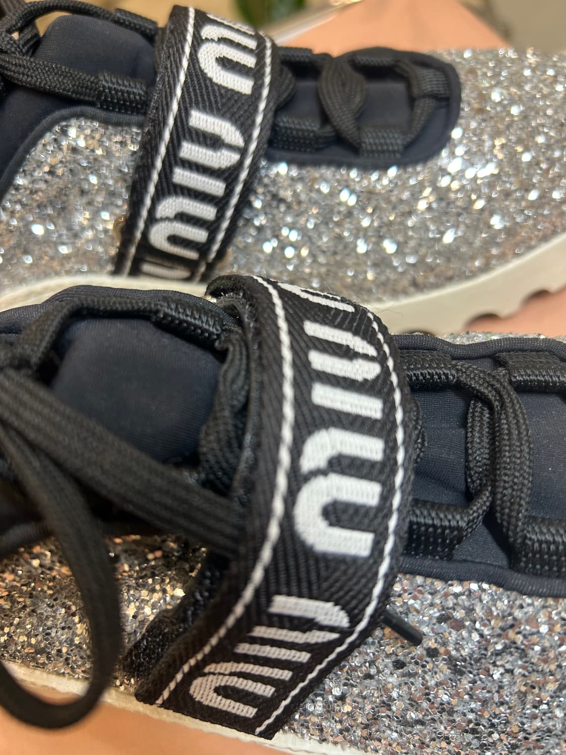 [명품/중고] 미우미우 글리터 스니커즈 (새상품) 상품이미지2