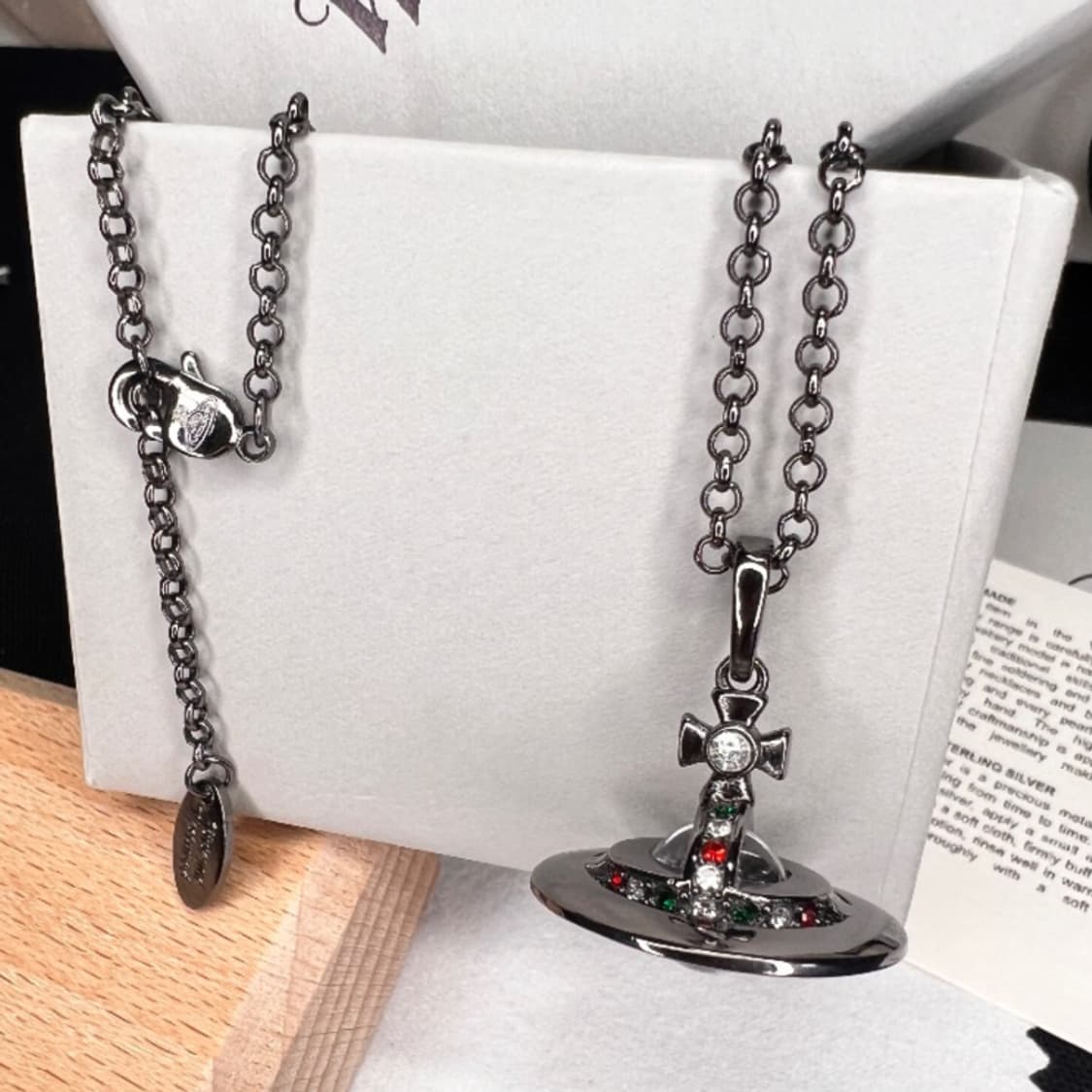 비비안웨스트우드 아카이브 멀티컬러 크리스탈 3d orb 팬던트 목걸이 상품이미지3