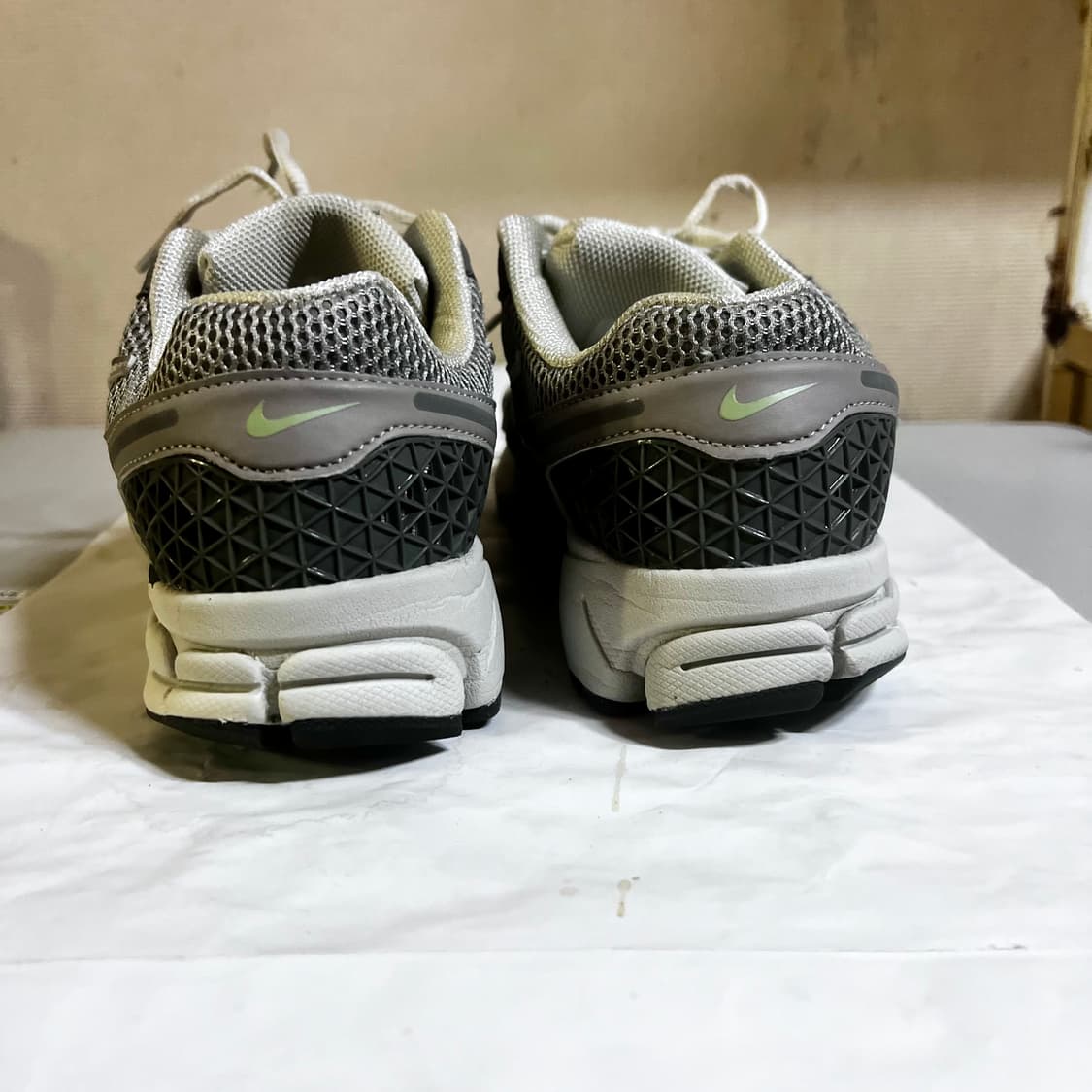 [270] 여성용 나이키 줌 보메로 5 러닝화 코블스톤 상품이미지3