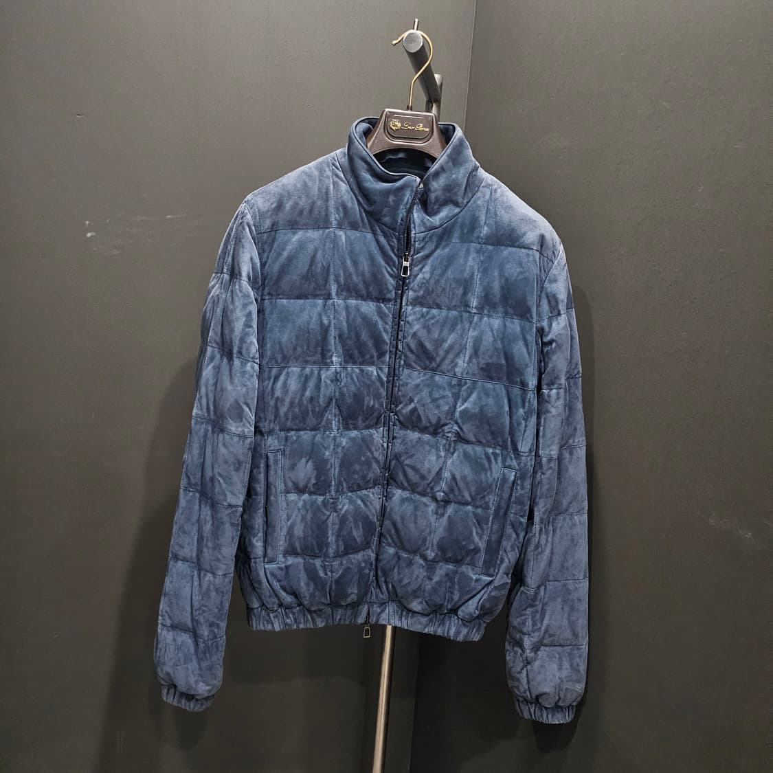 로로피아나 트래블 라이트  피우모 스웨이드 패딩자켓 상품이미지1