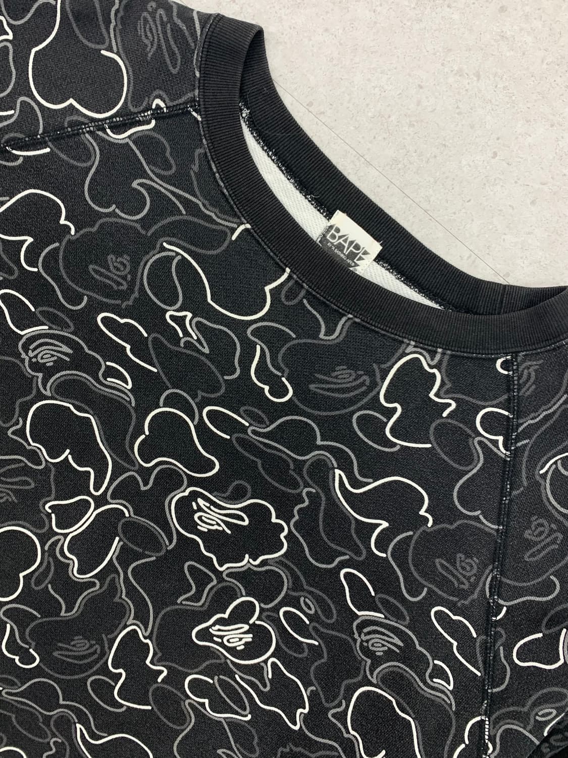 Bape 베이프 네온카모 크루넥 맨투맨 상품이미지3