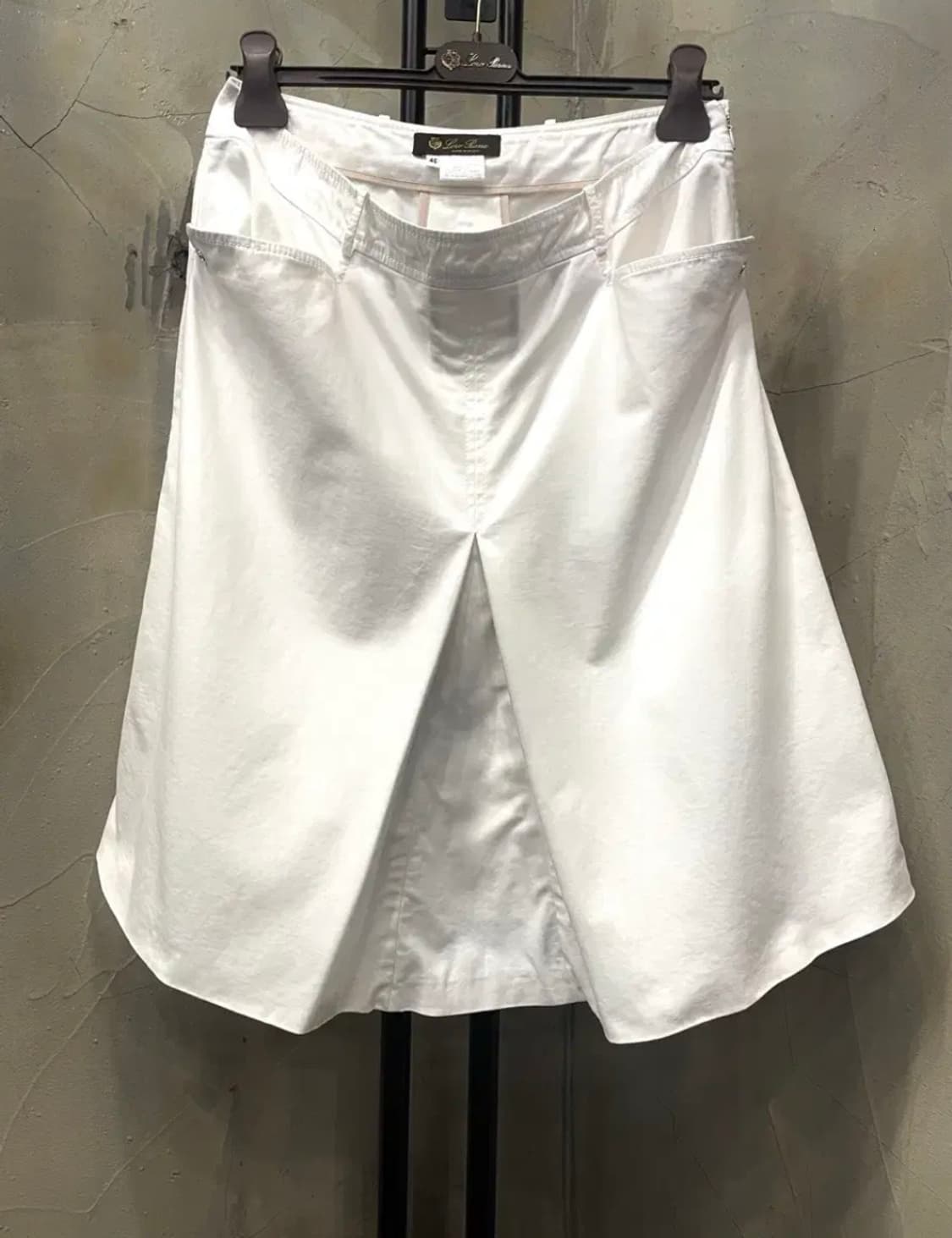 로로피아나 화이트 골반 스커트 77 상품이미지1
