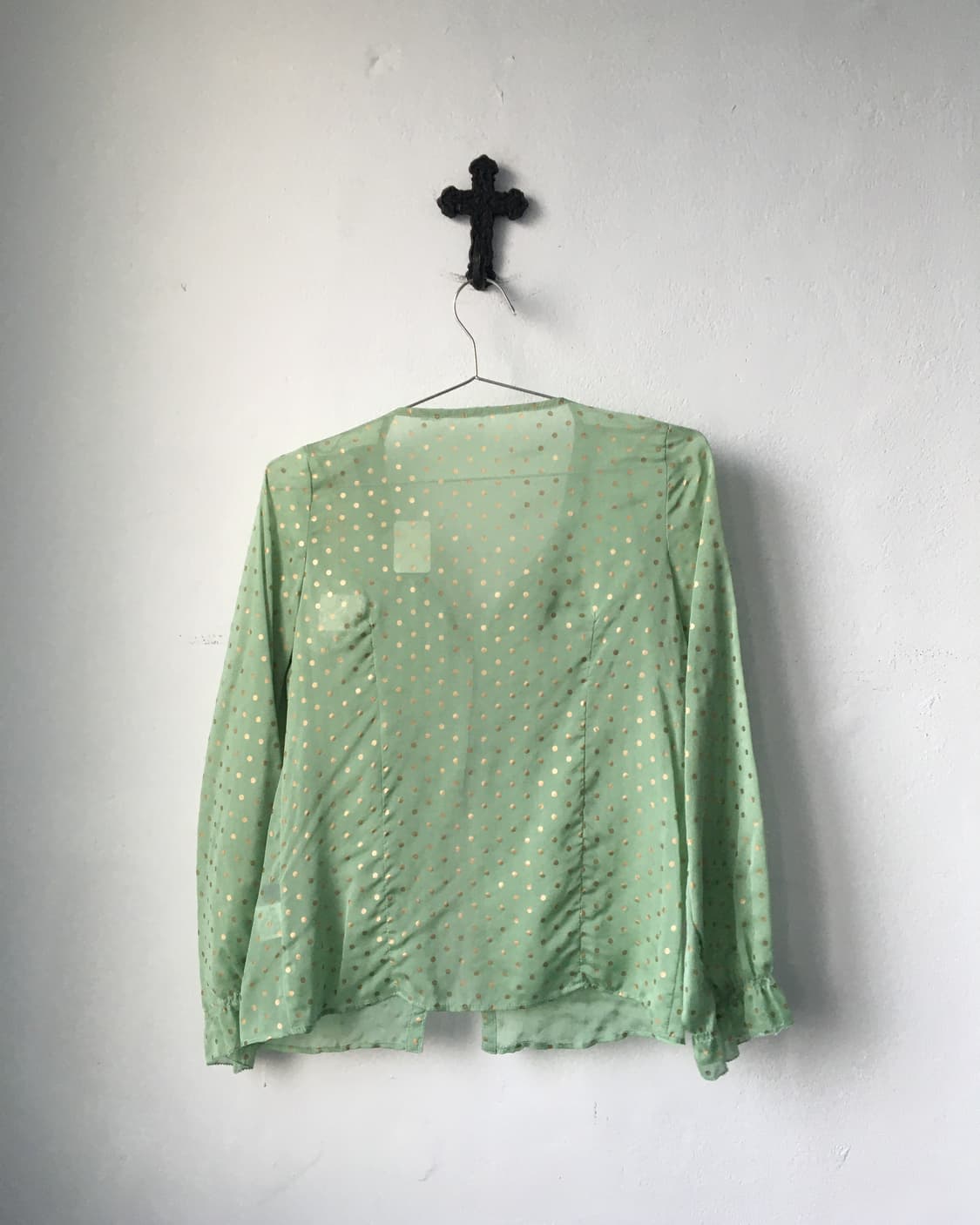 Dot pattern ruffle glossy shirt 상품이미지3