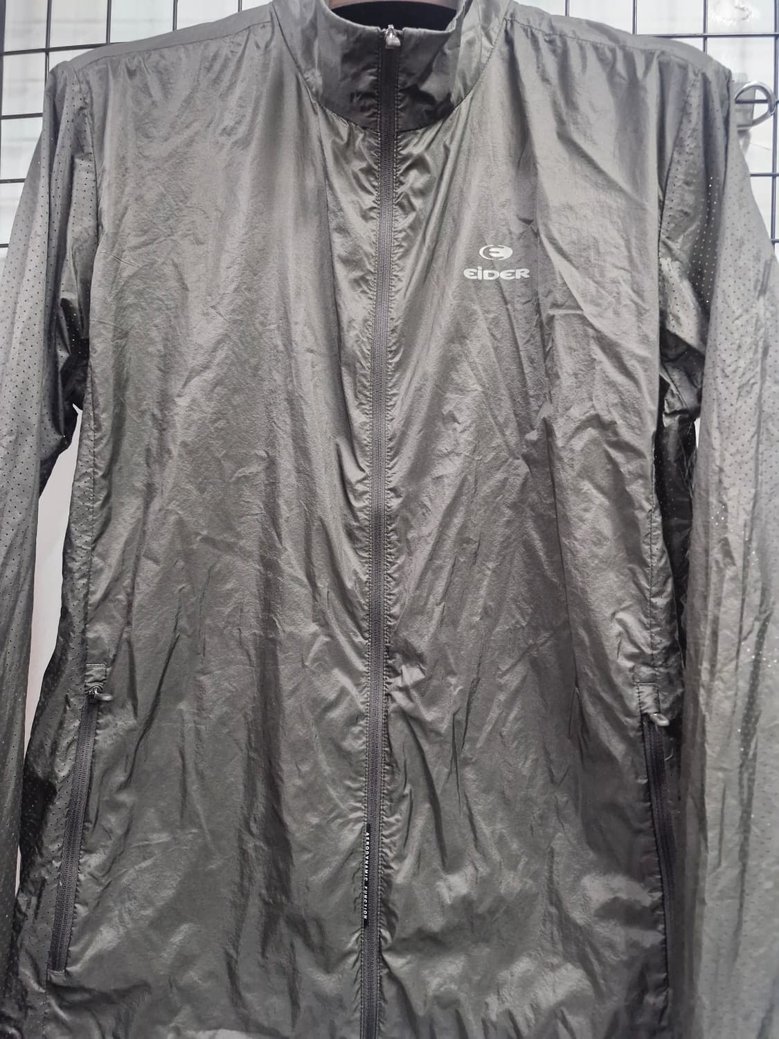 105XL 아이더 바람막이 자켓 카키. 상품이미지5