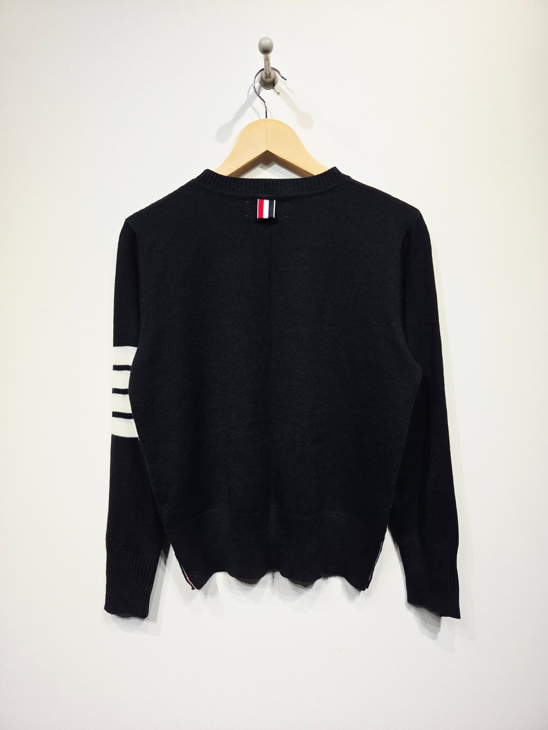 톰브라운 4선 캐시미어 크루넥 니트 다크 네이비 상품이미지5