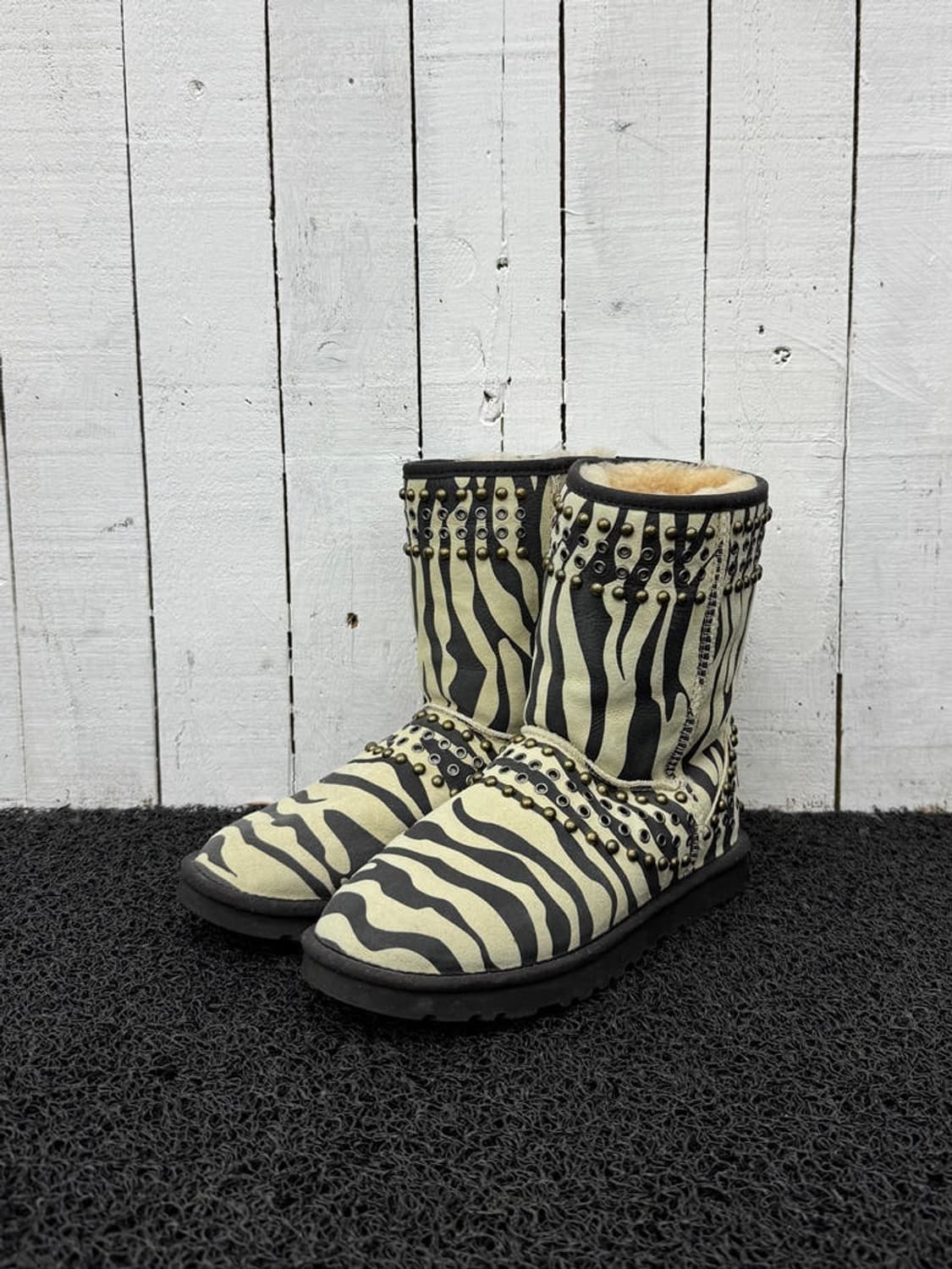 ugg x jimmy choo 상품이미지1