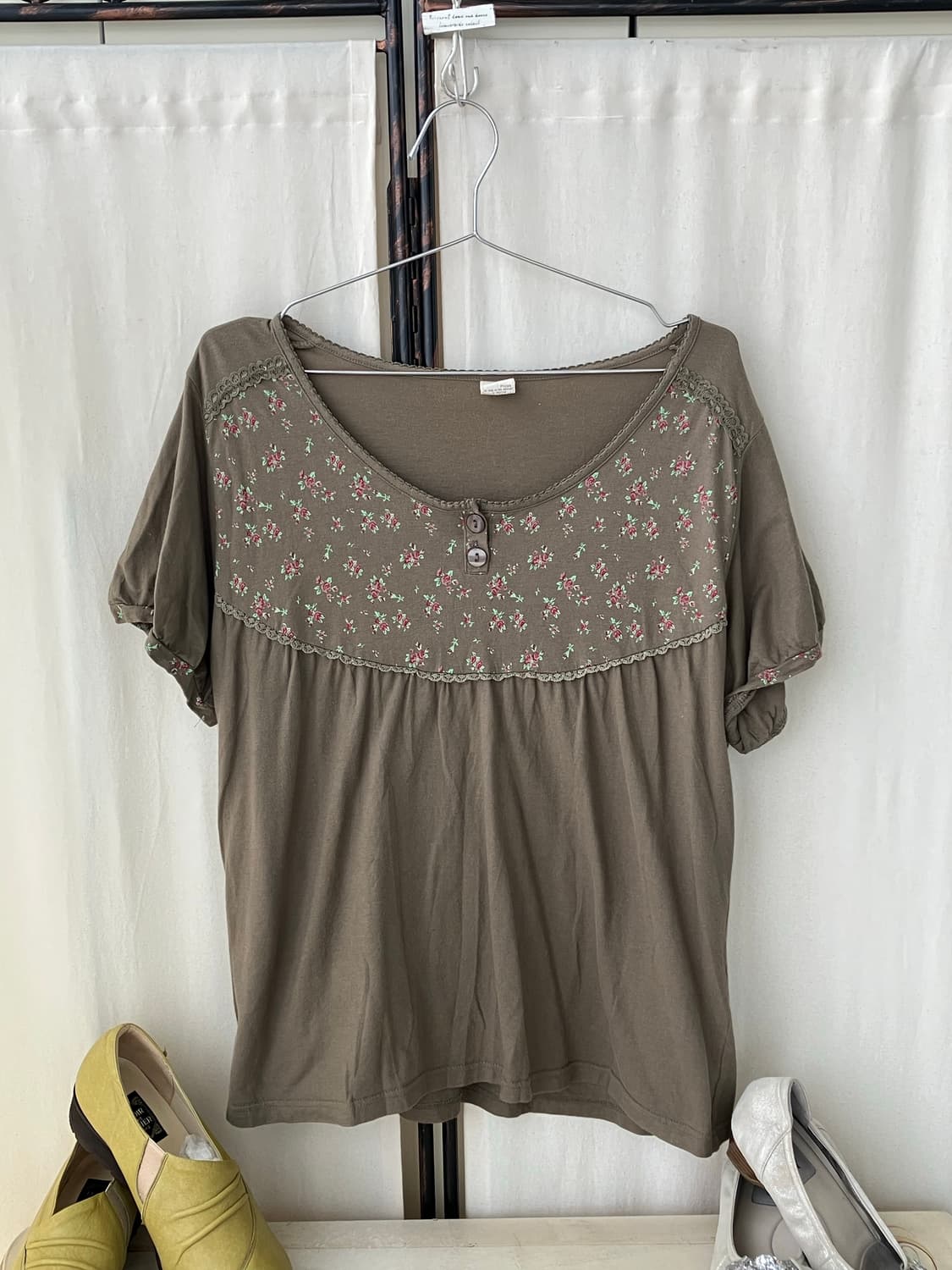brown lace puff rose half t-shirt 상품이미지1