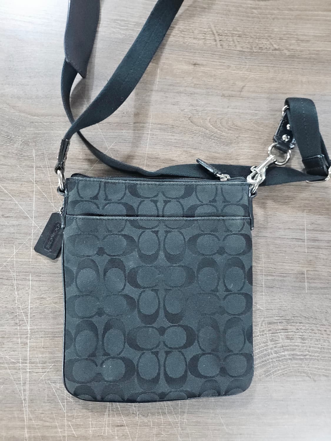 코치 시그니처 블랙 크로스백 상품이미지4