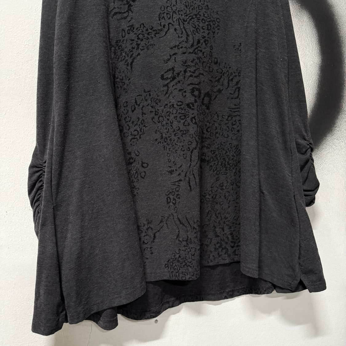 VTG 빈티지 레오파드 패턴 딥 터틀넥 셔링 러플 언발 니트 상품이미지4