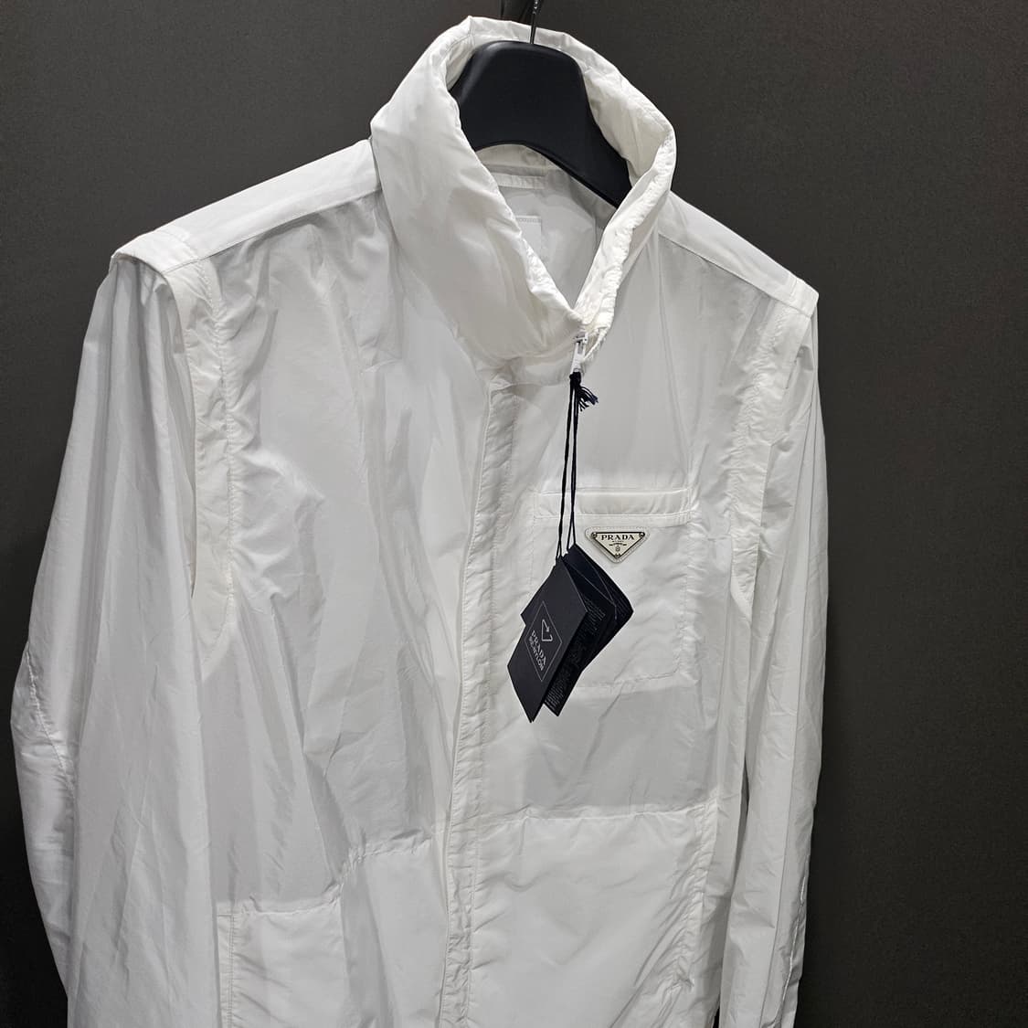 프라다 리나일론 삼각로고 셔츠자켓 상품이미지2