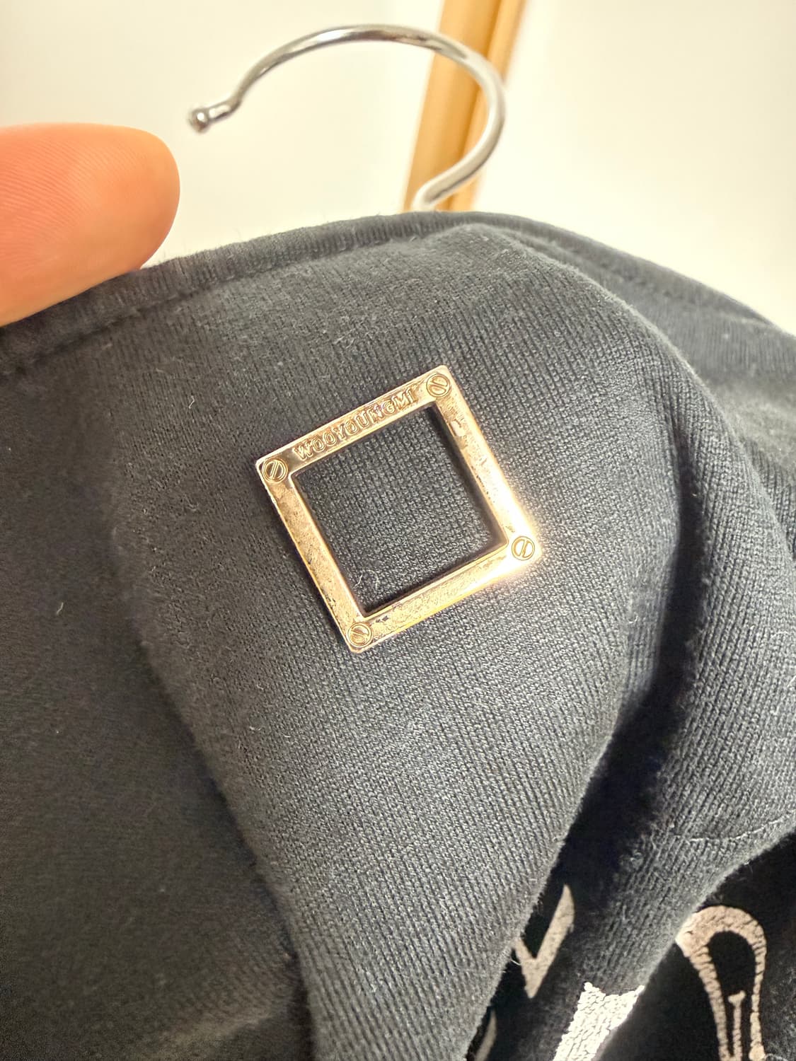 우영미 백로고 티셔츠 블랙 48 상품이미지5